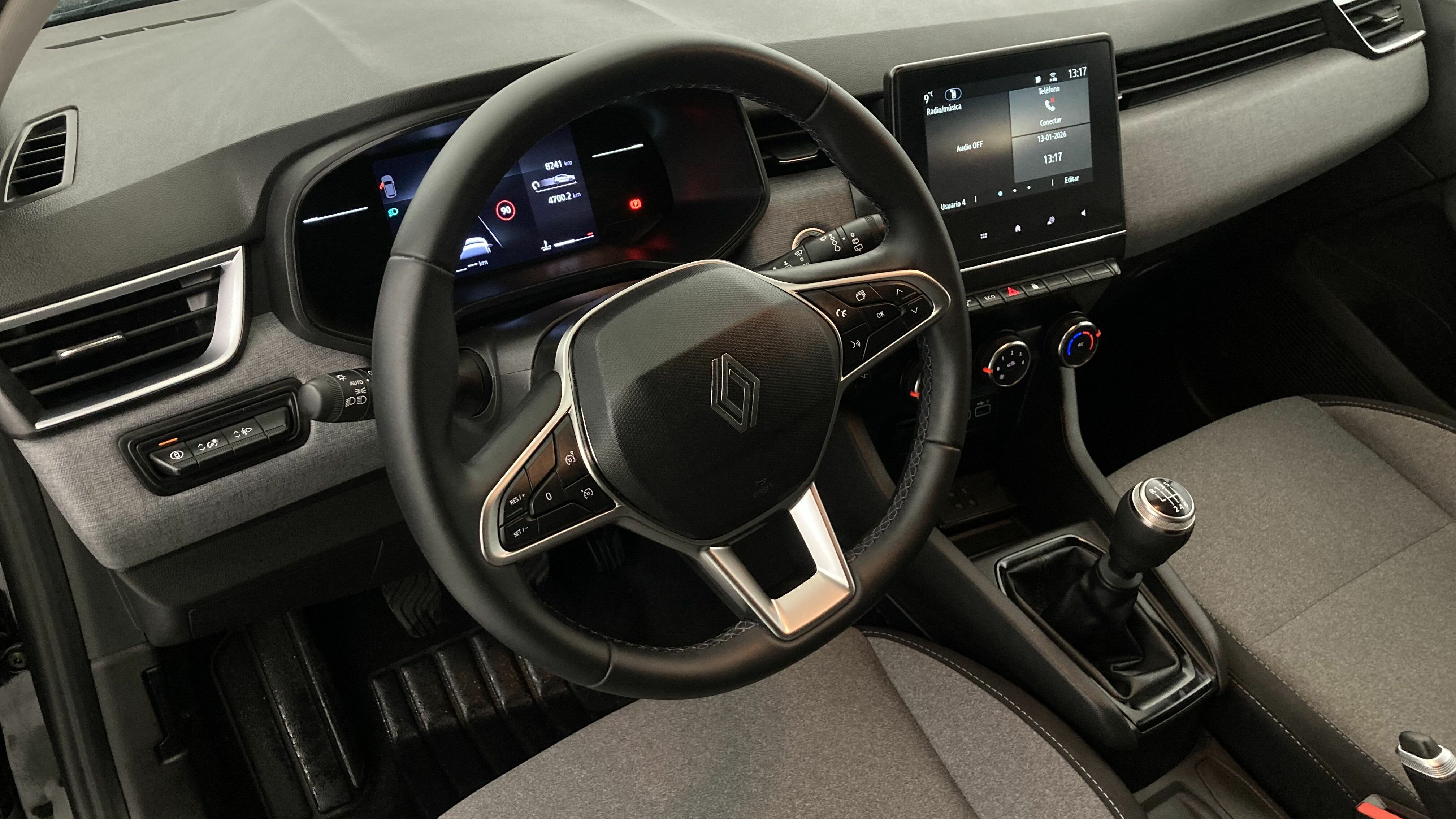 renault clio evolution 1.5 DCI 100 2025 negro brillante 14