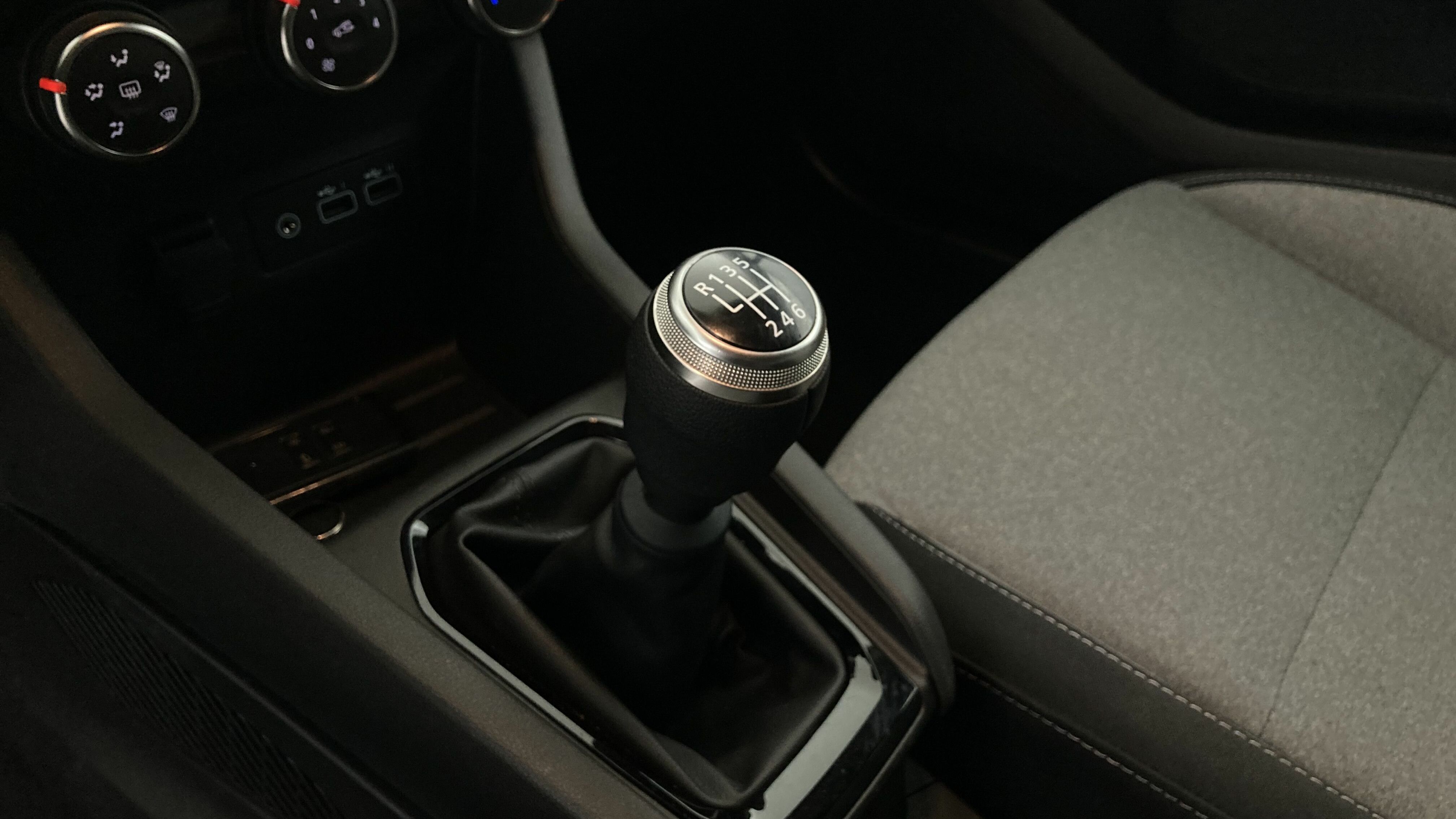 renault clio evolution 1.5 DCI 100 2025 negro brillante 19