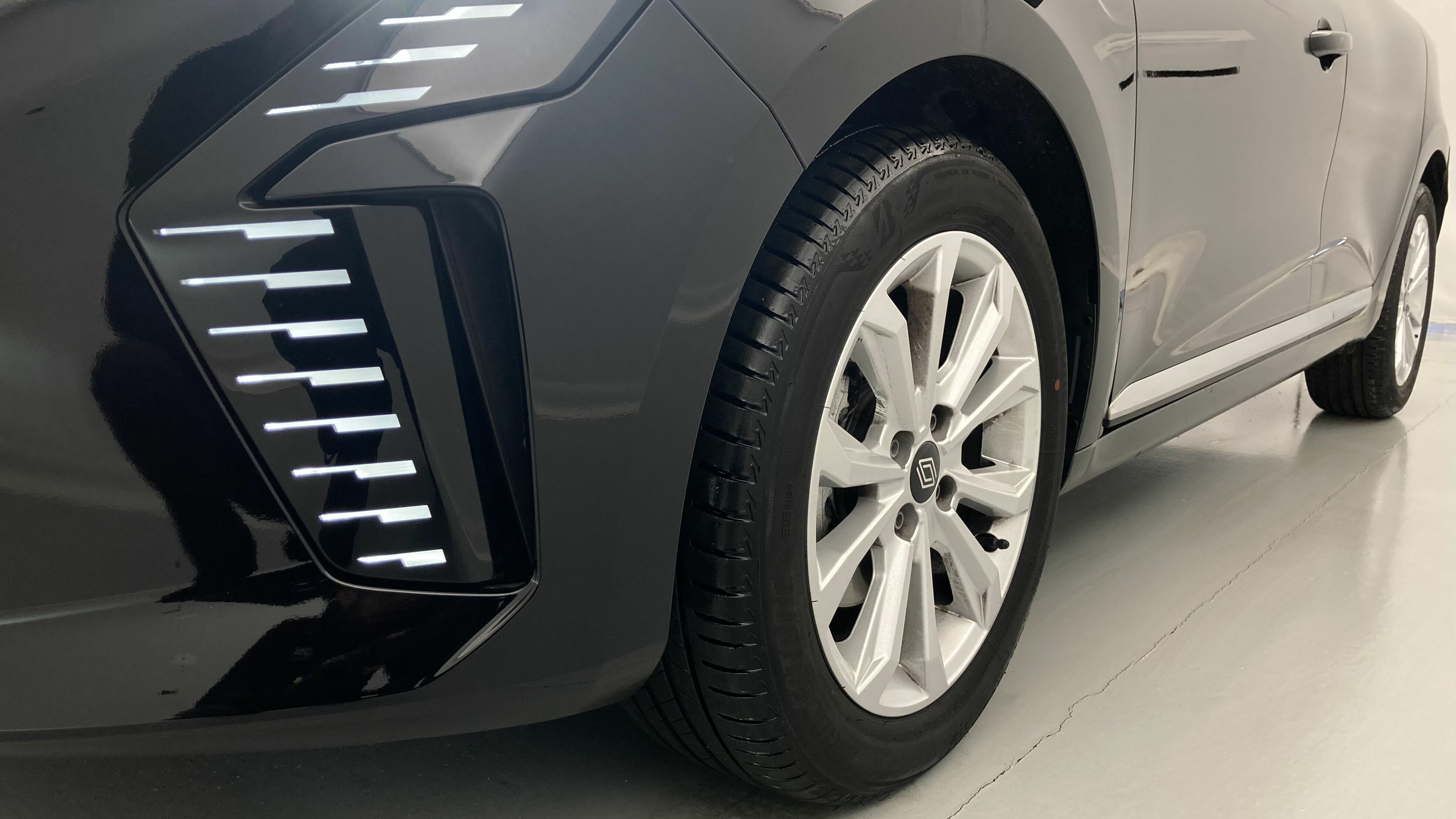 renault clio evolution 1.5 DCI 100 2025 negro brillante 25