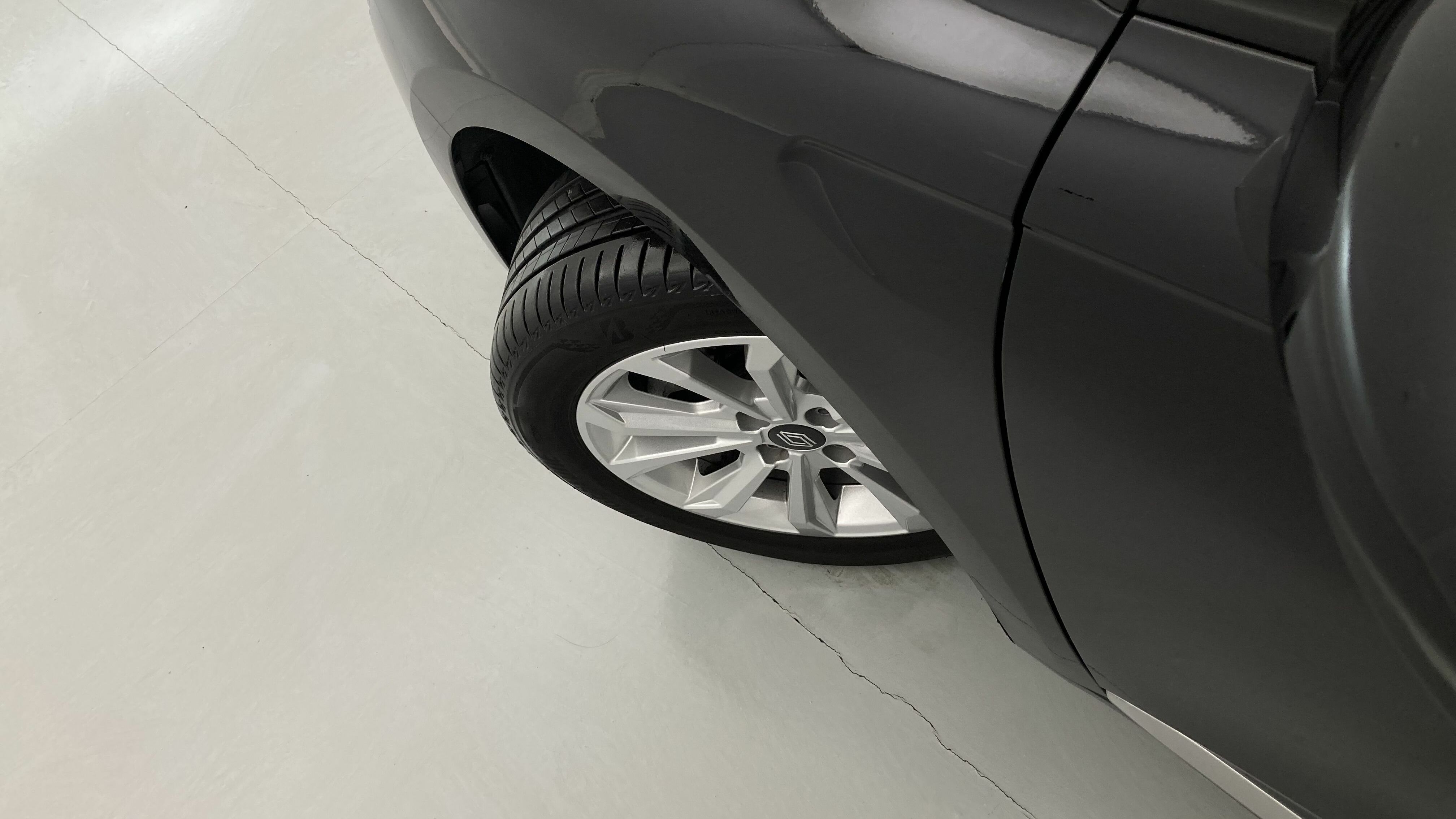 renault clio evolution 1.5 DCI 100 2025 negro brillante 27