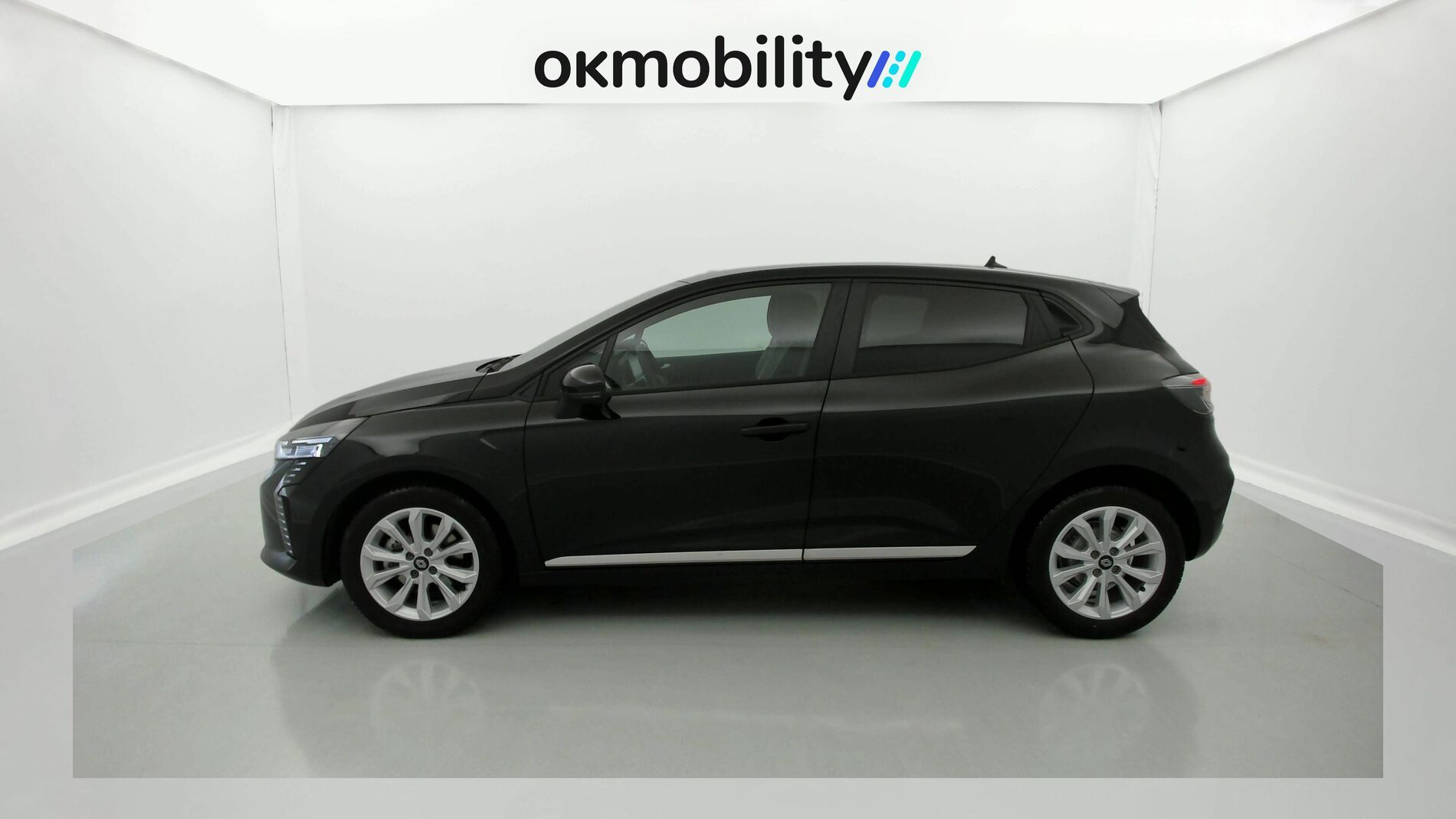 renault clio evolution 1.5 DCI 100 2025 negro brillante 5