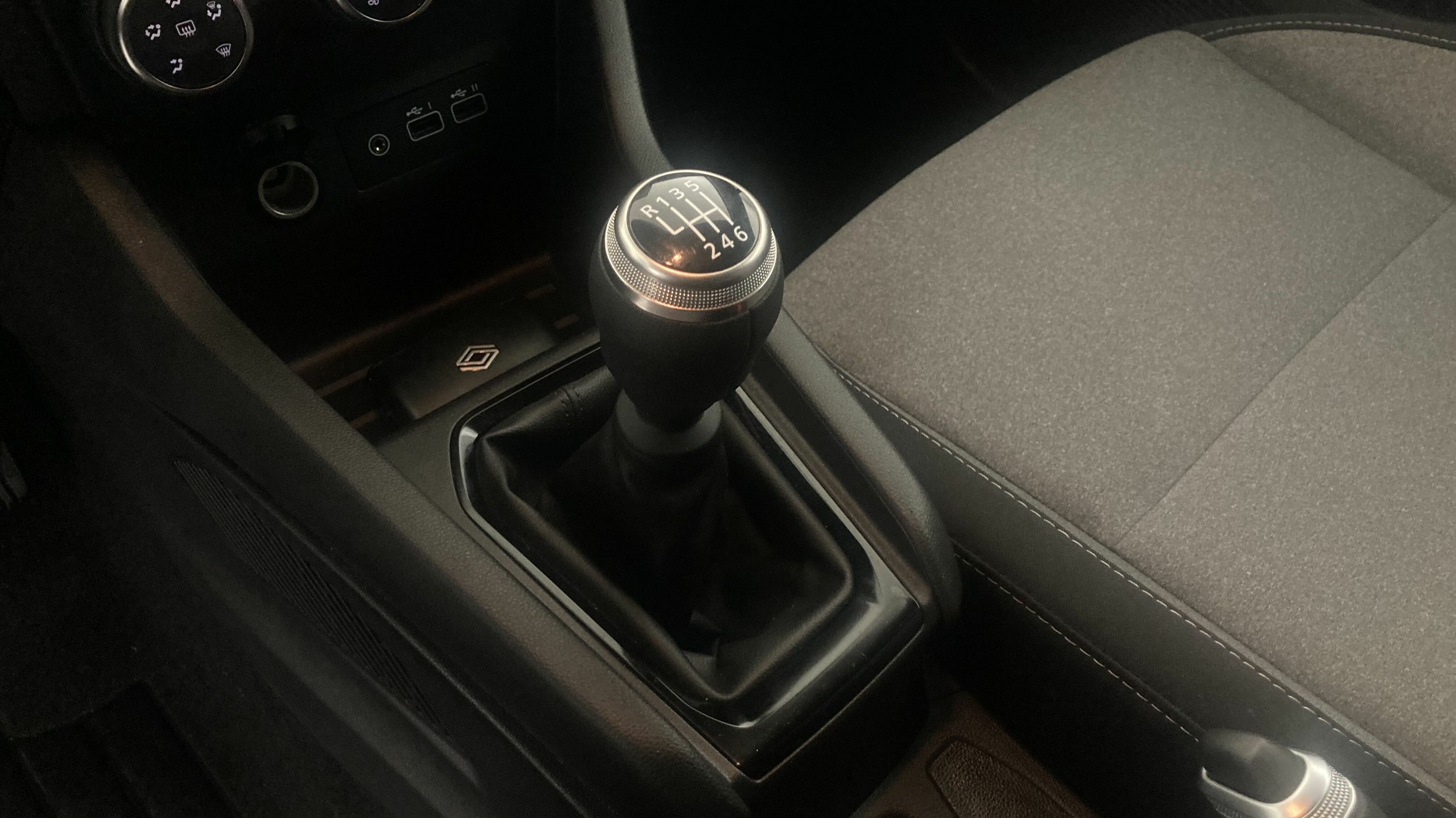 renault clio evolution 1.5 DCI 100 2025 negro brillante 19