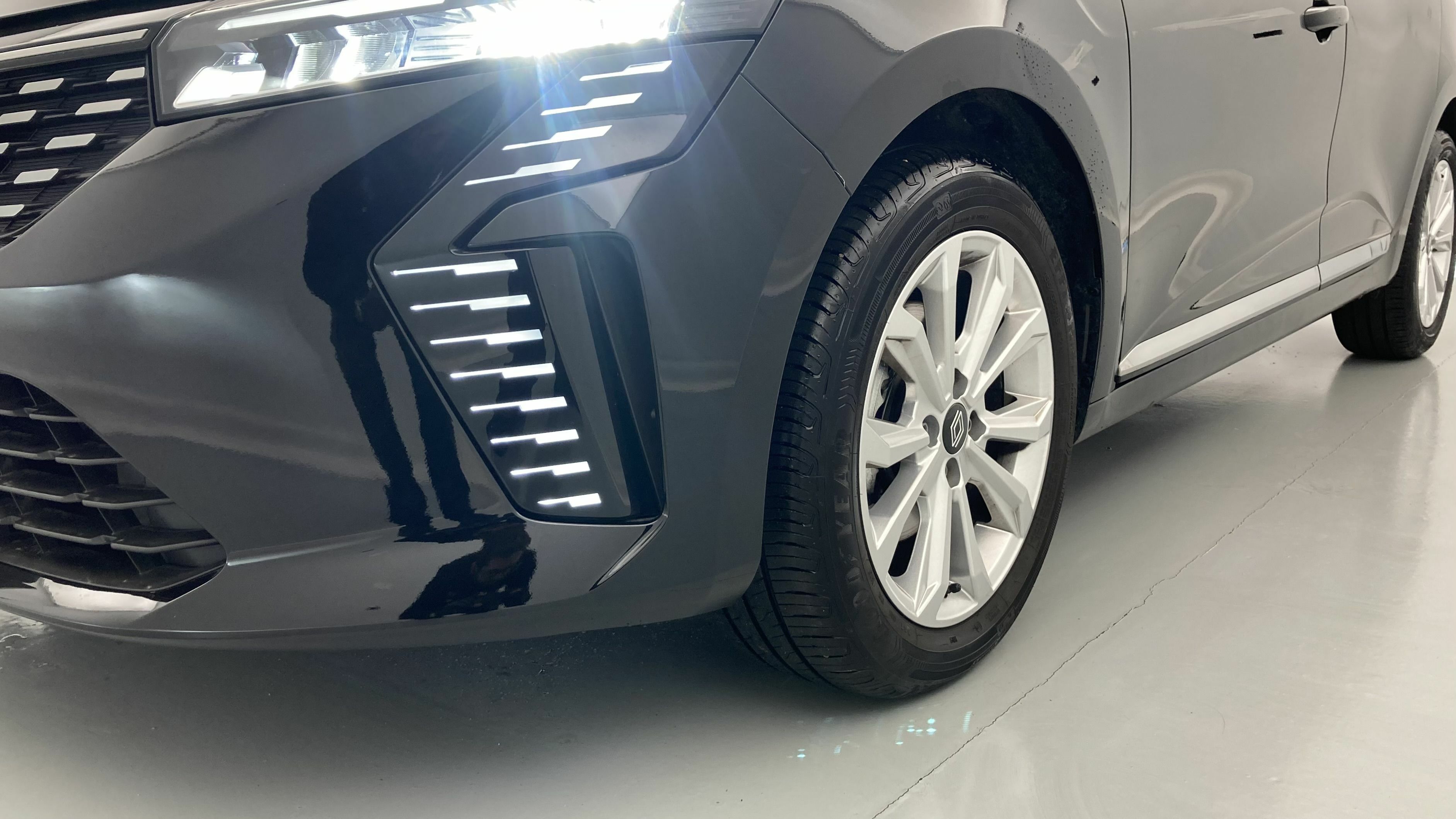 renault clio evolution 1.5 DCI 100 2025 negro brillante 25