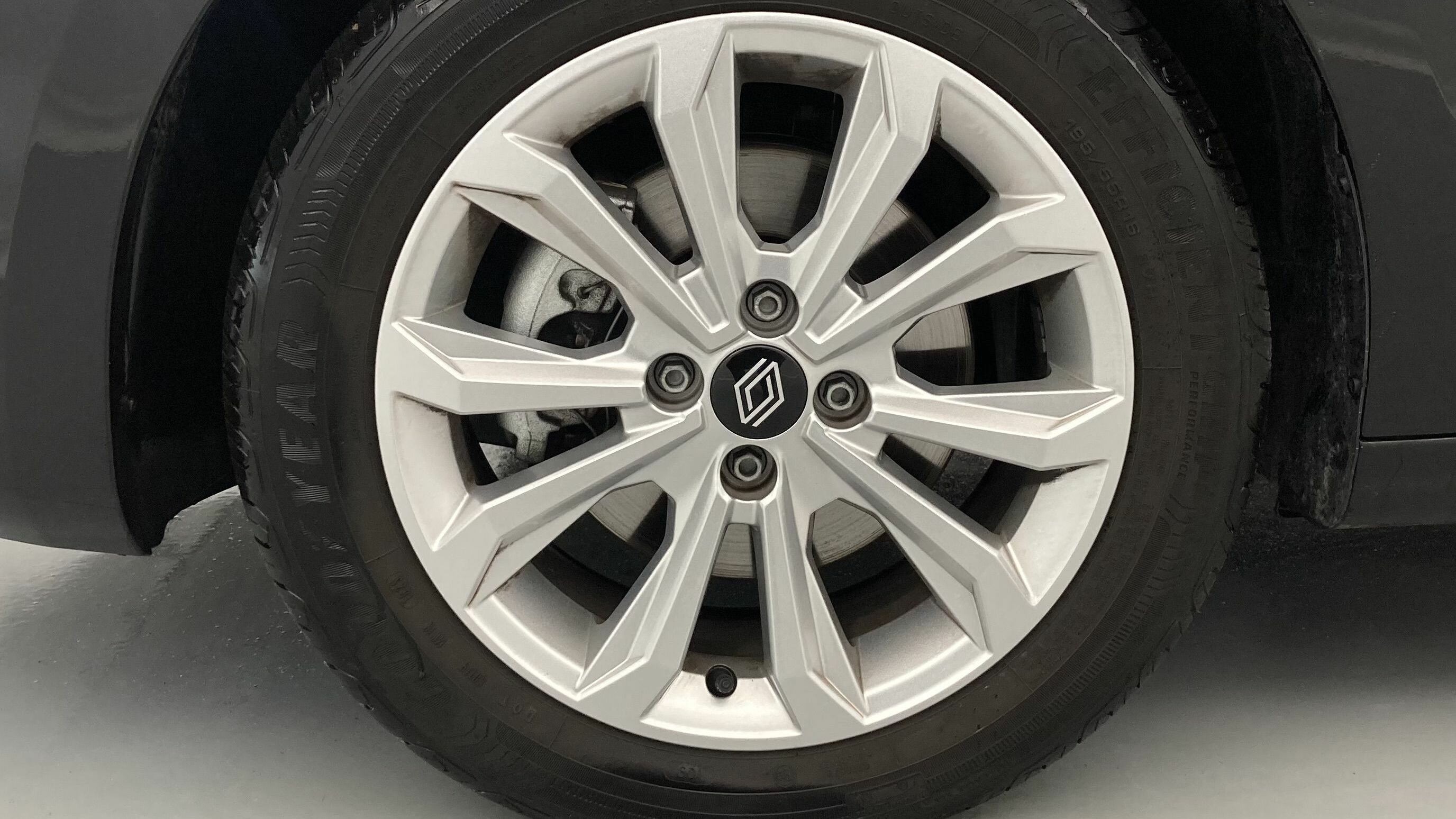 renault clio evolution 1.5 DCI 100 2025 negro brillante 26