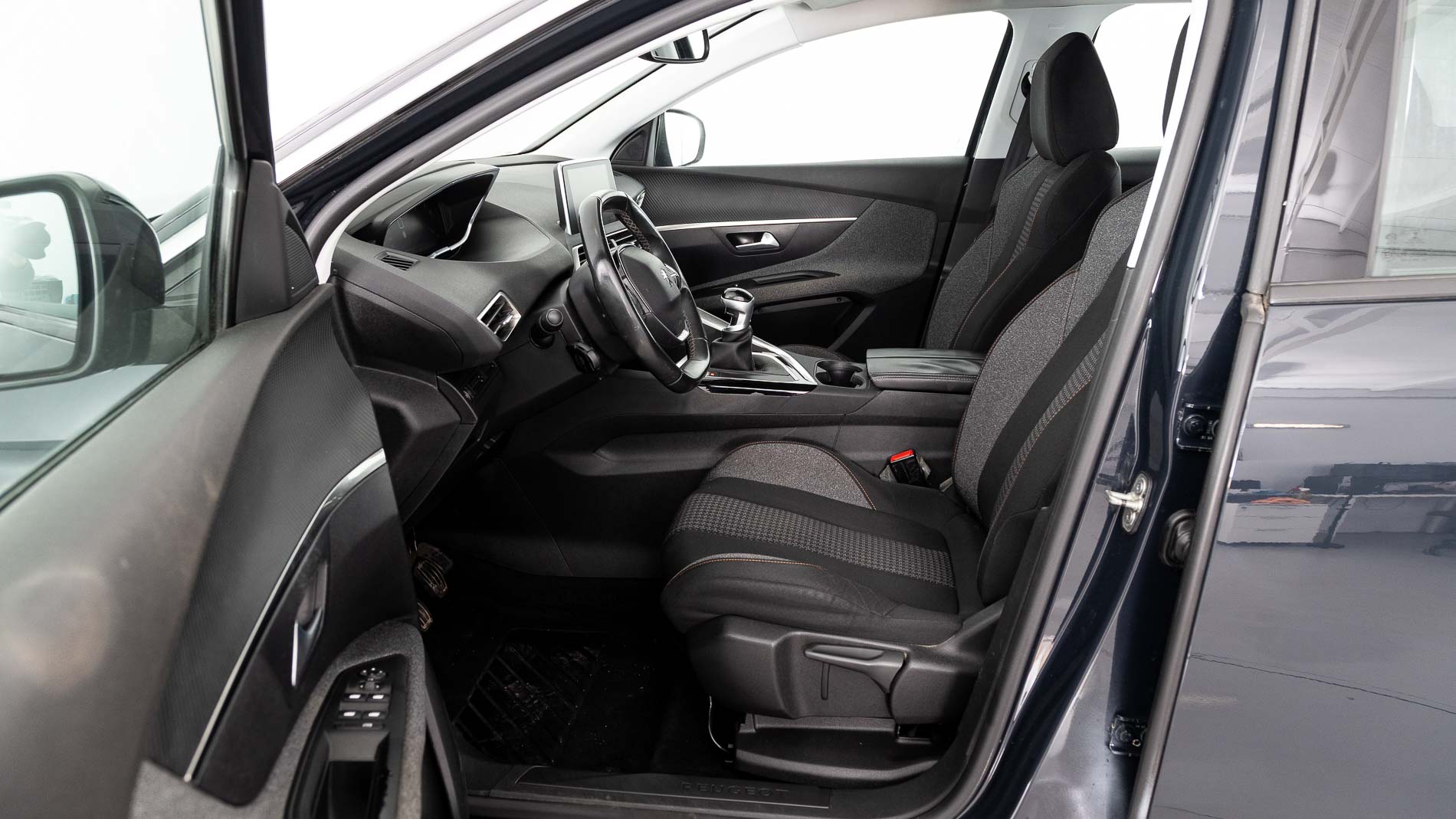 peugeot 3008 active 1.2 PURETECH 130 2018 gris 21