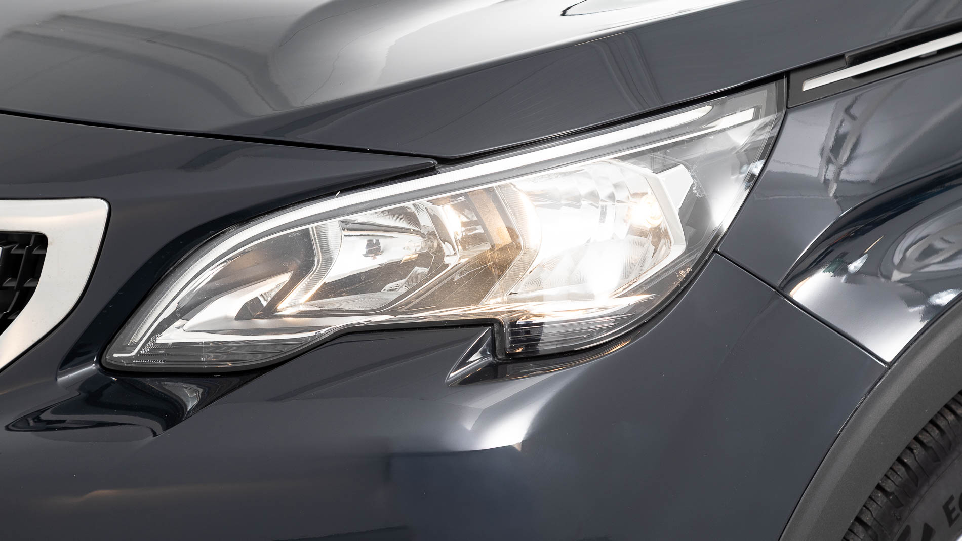 peugeot 3008 active 1.2 PURETECH 130 2018 gris 31