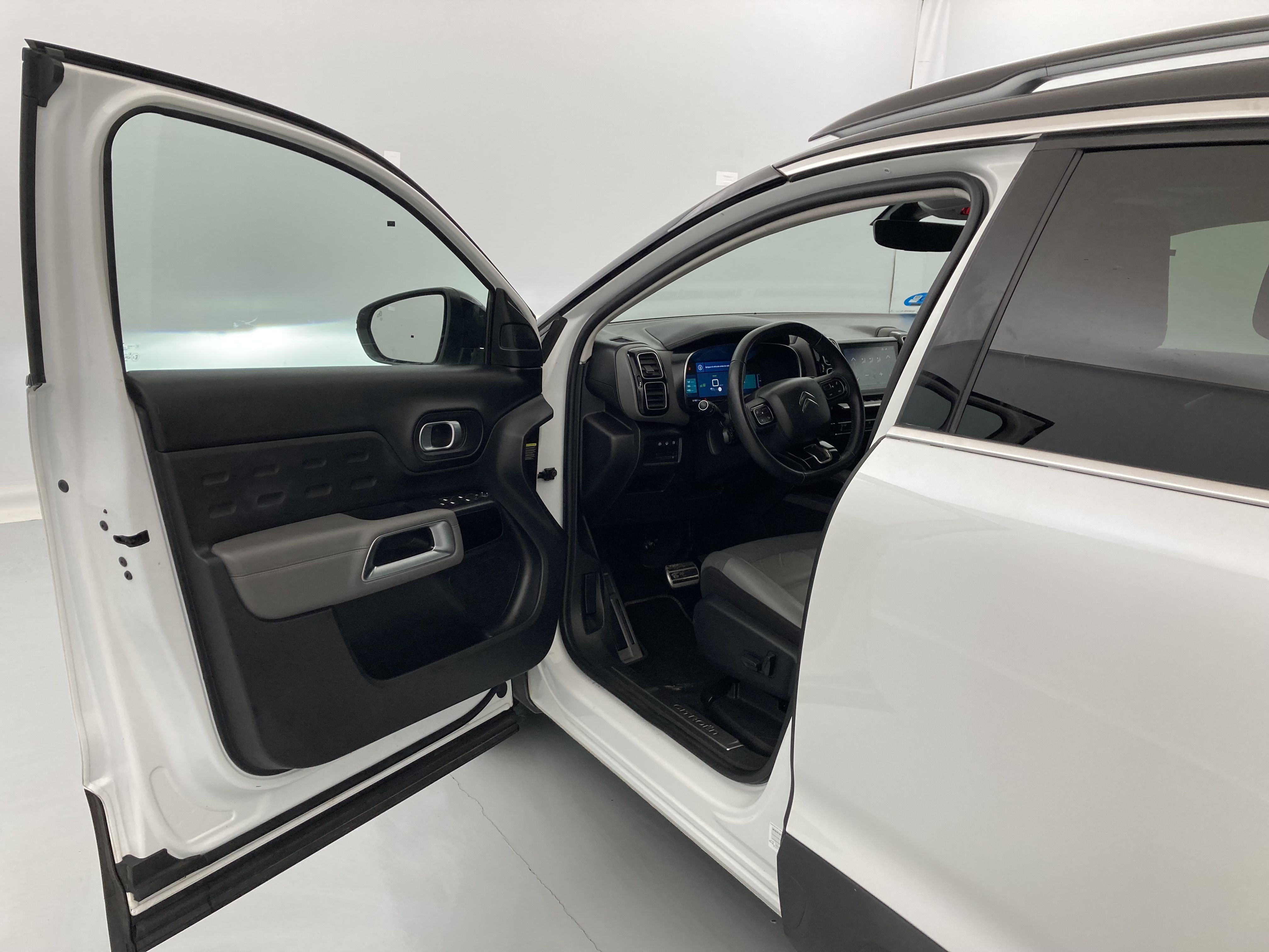 citroen c5 aircross shine 1.6 PURETECH HYBRID 225 E-EAT 2022 blanco nacarado / negro 18