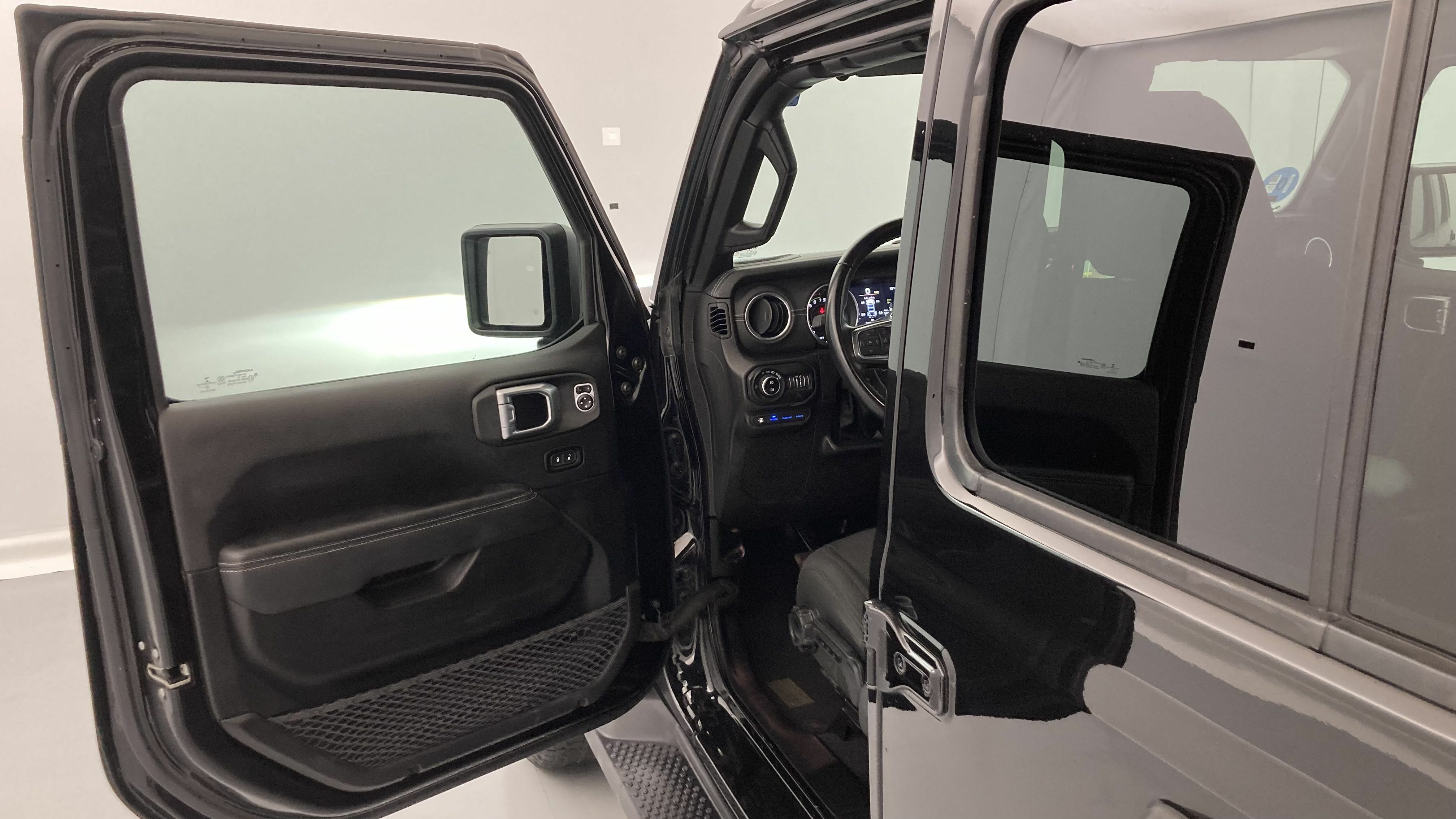 jeep wrangler sahara 2.0 PHEV 380 8ATX 2022 negro 13