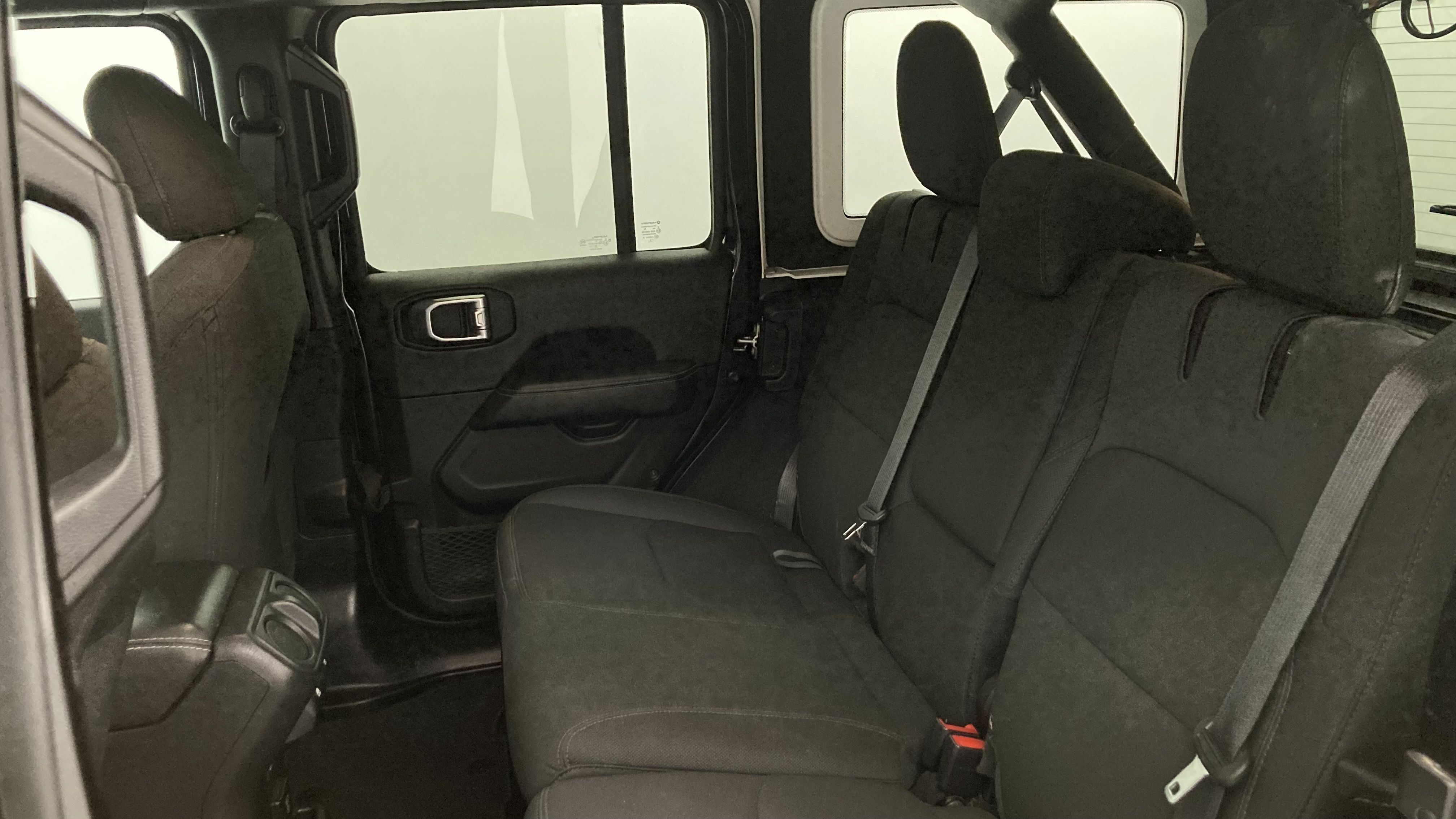 jeep wrangler sahara 2.0 PHEV 380 8ATX 2022 negro 21