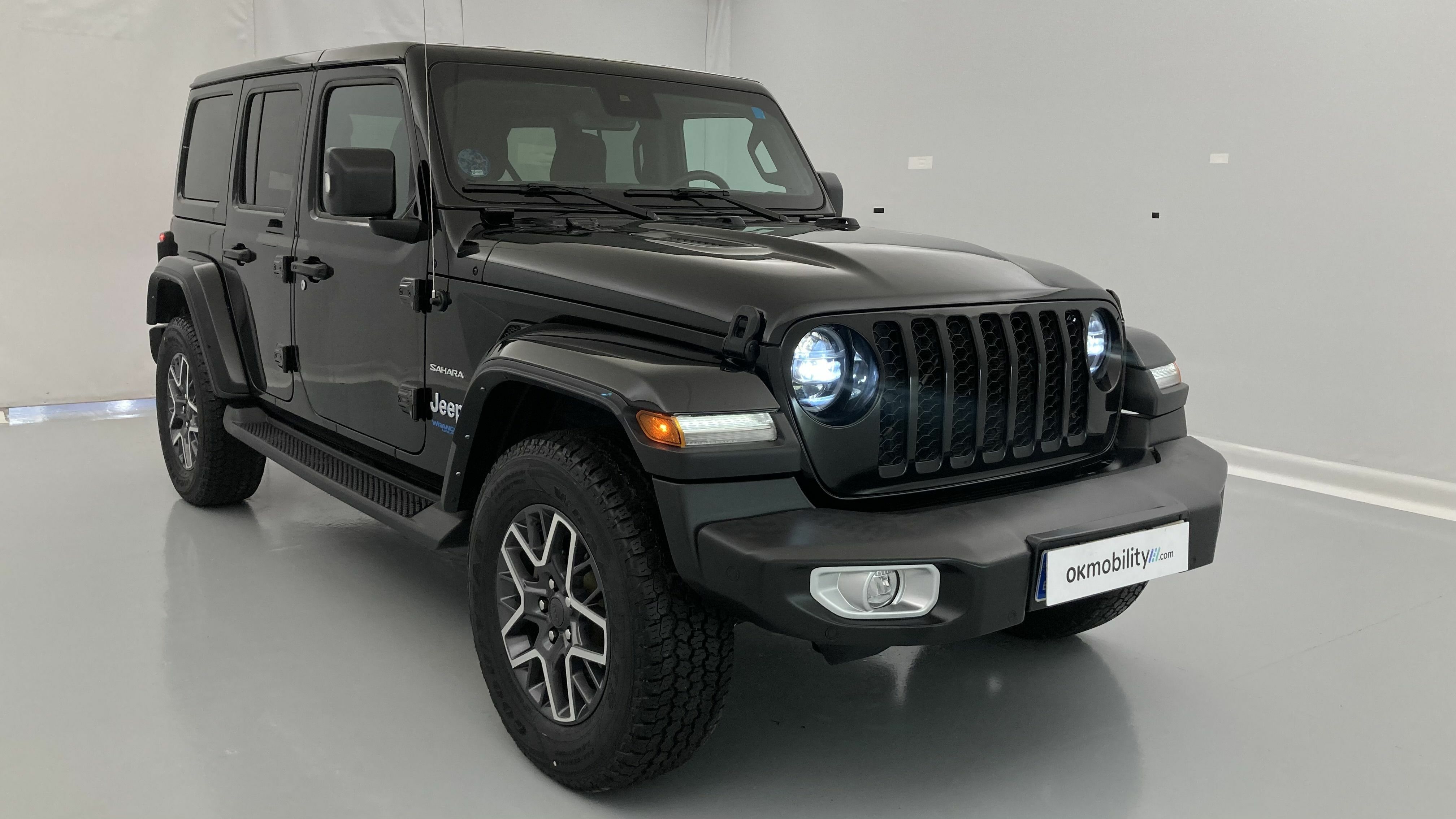 jeep wrangler sahara 2.0 PHEV 380 8ATX 2022 negro 23