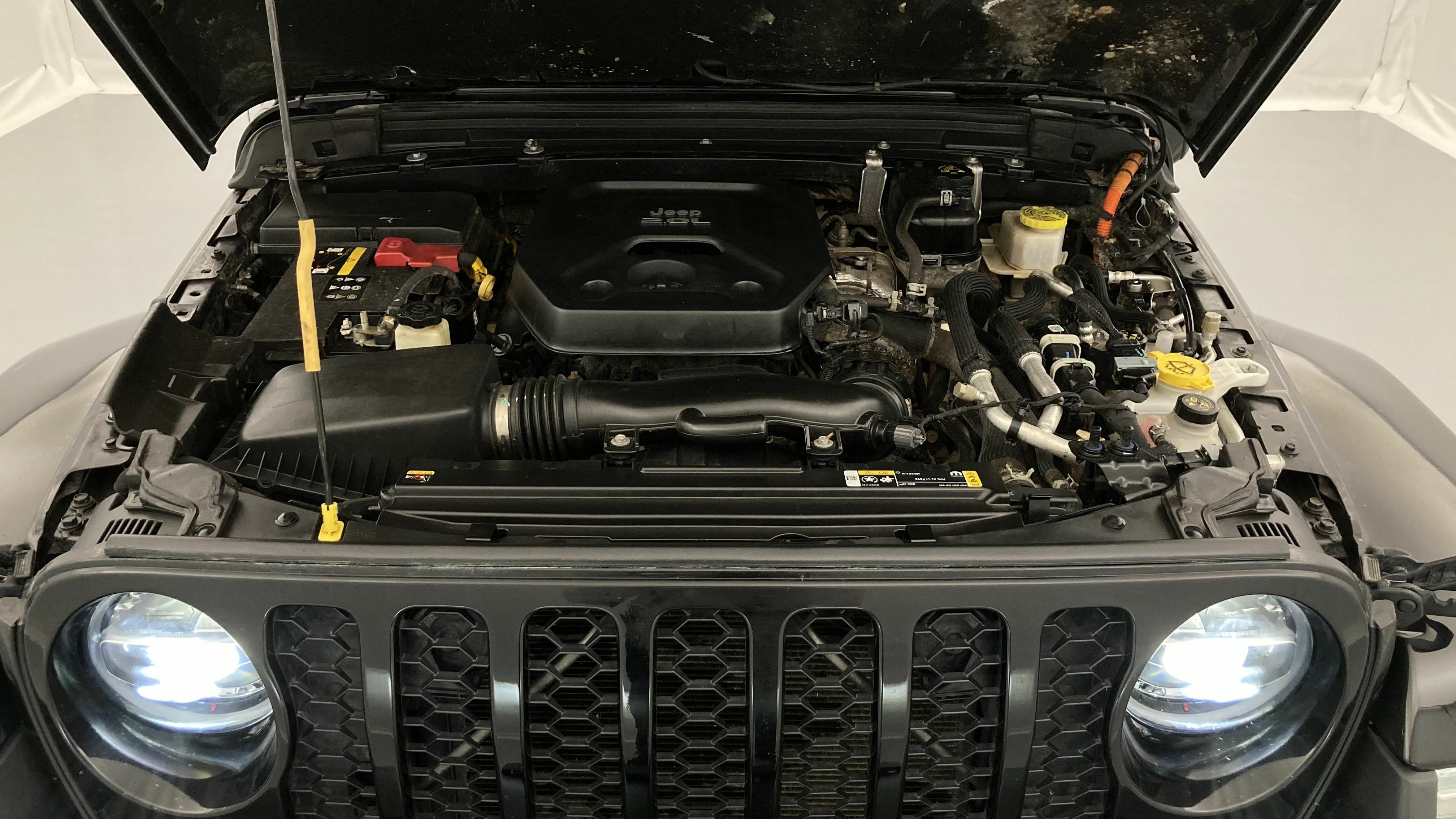 jeep wrangler sahara 2.0 PHEV 380 8ATX 2022 negro 25