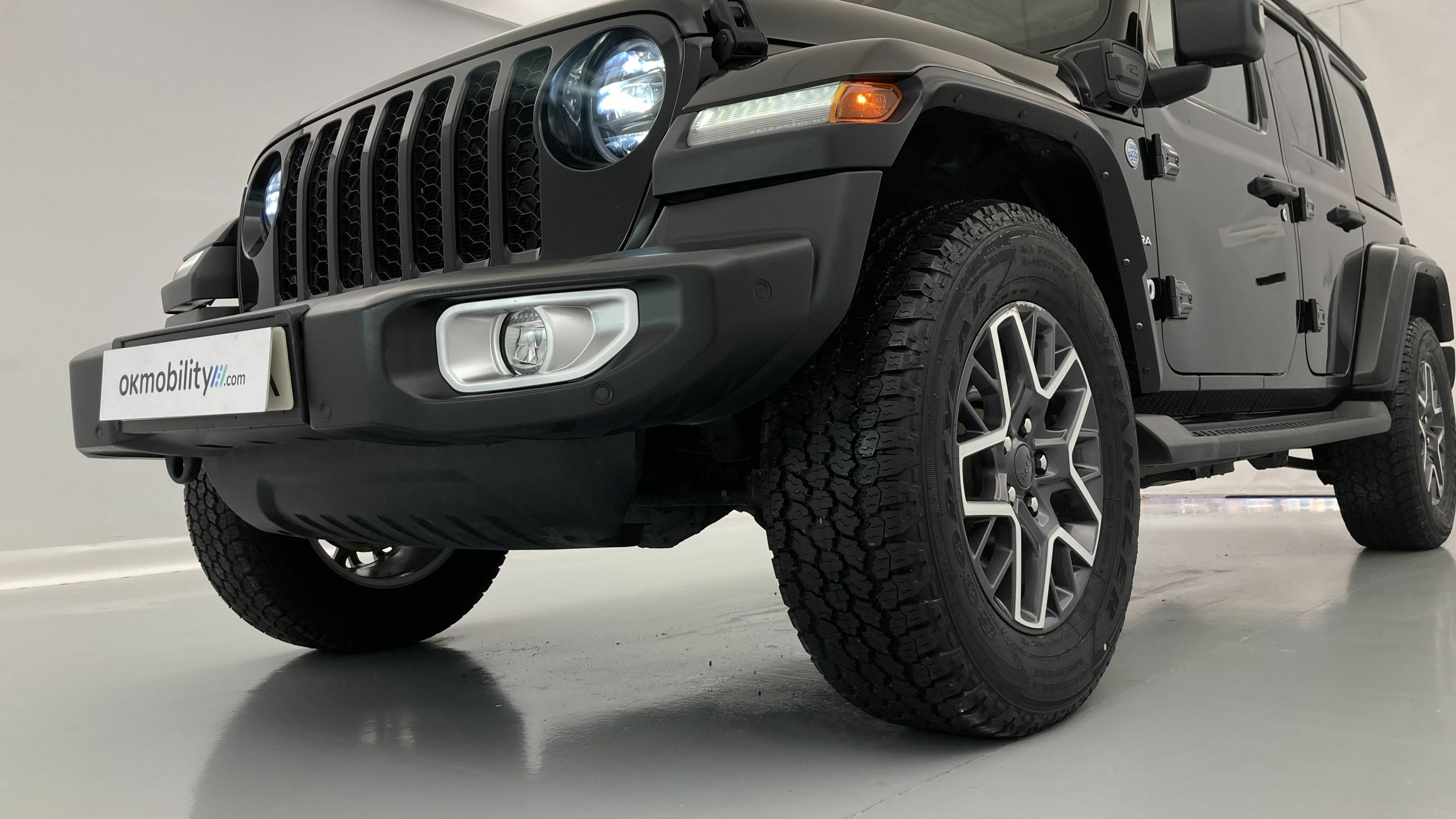 jeep wrangler sahara 2.0 PHEV 380 8ATX 2022 negro 26