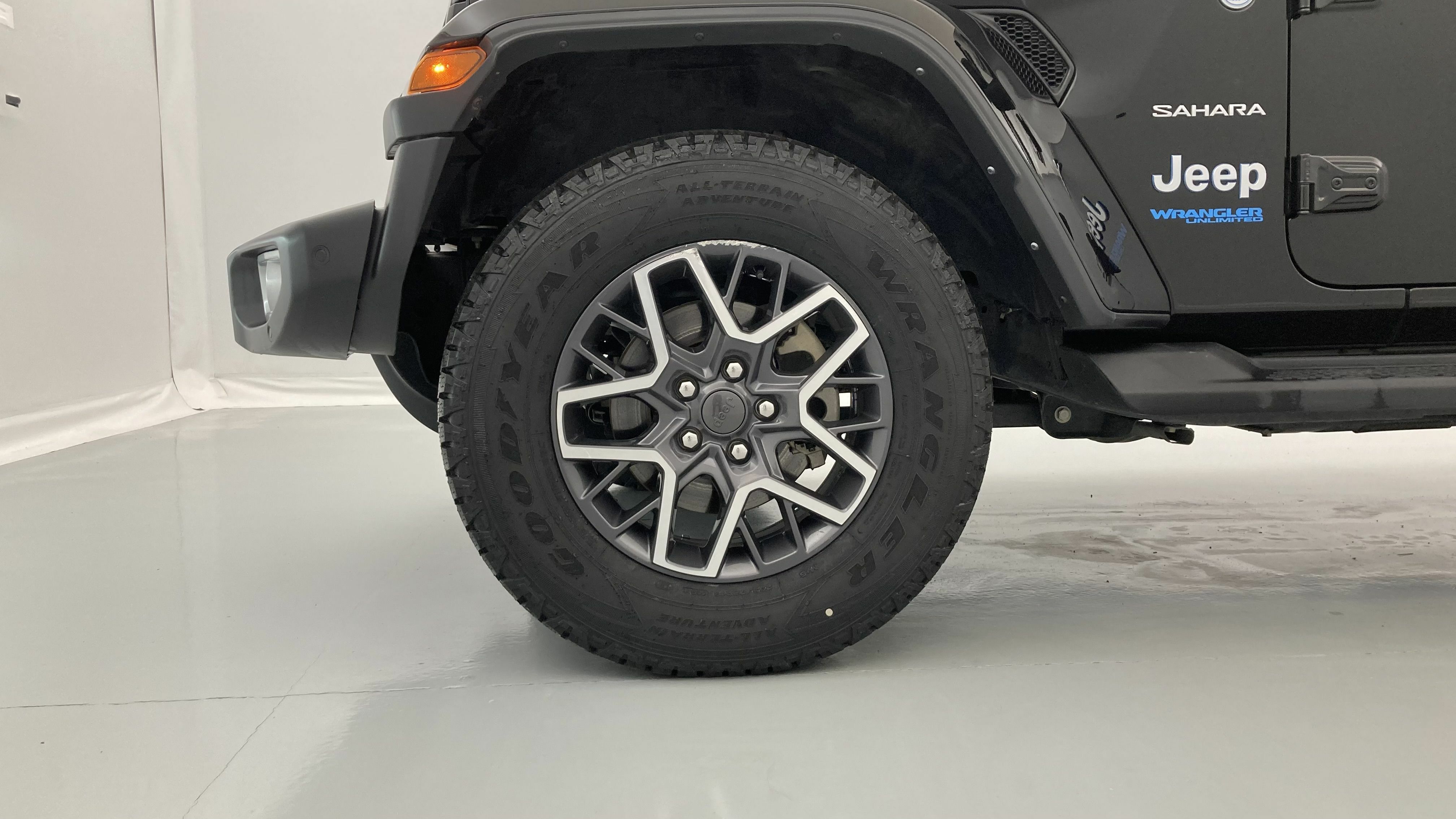 jeep wrangler sahara 2.0 PHEV 380 8ATX 2022 negro 27