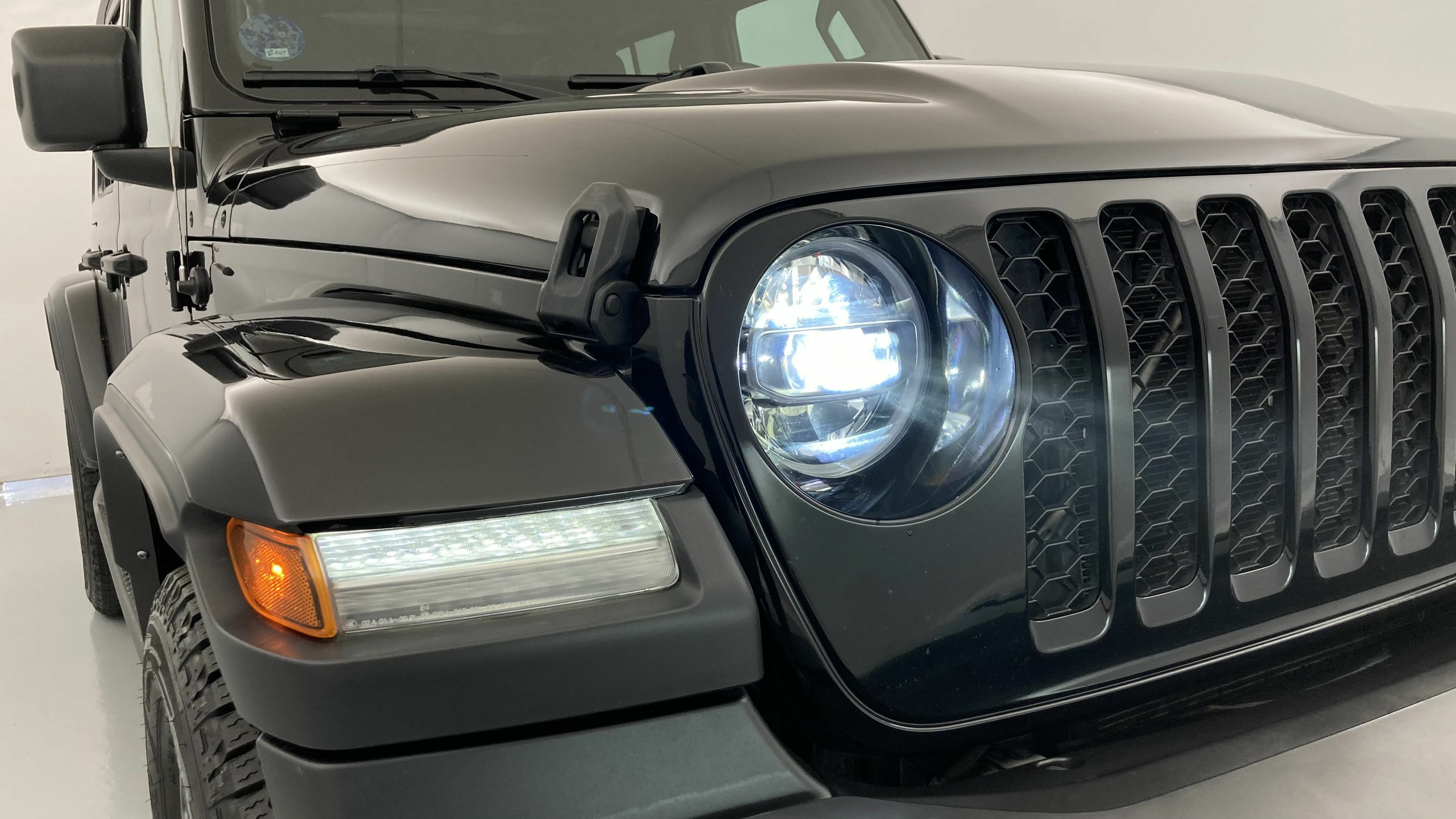 jeep wrangler sahara 2.0 PHEV 380 8ATX 2022 negro 29