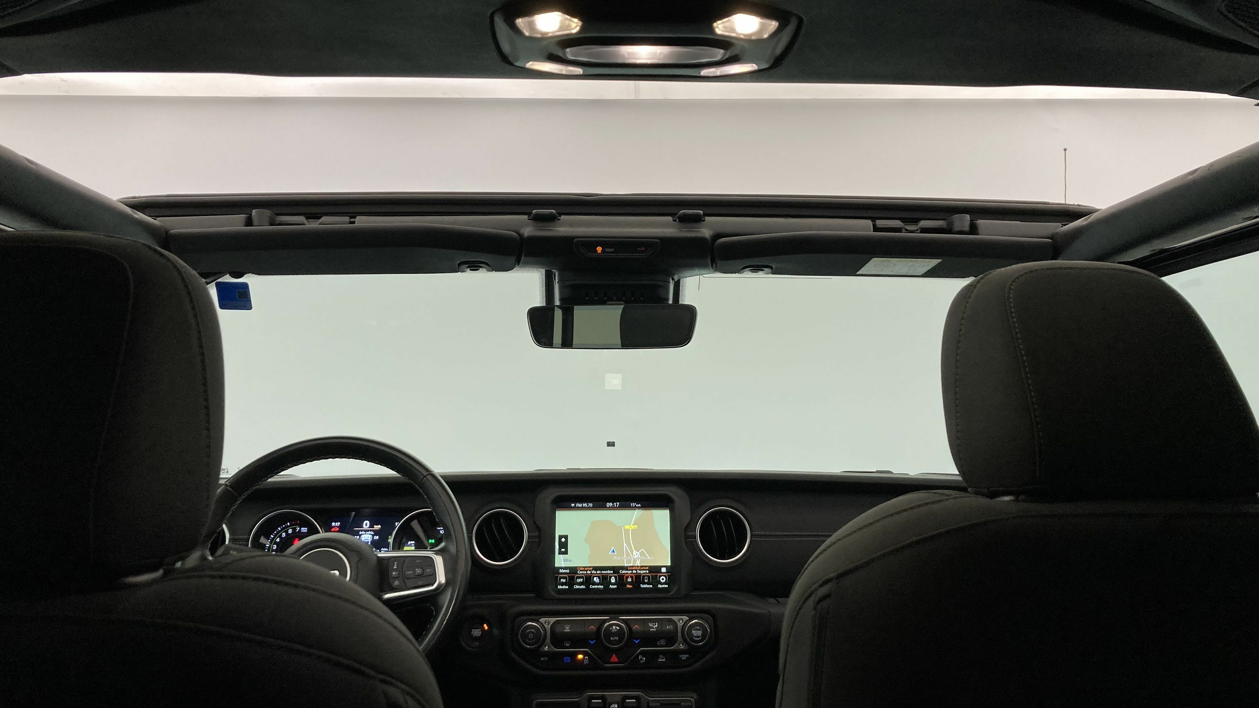jeep wrangler sahara 2.0 PHEV 380 8ATX 2022 negro 37