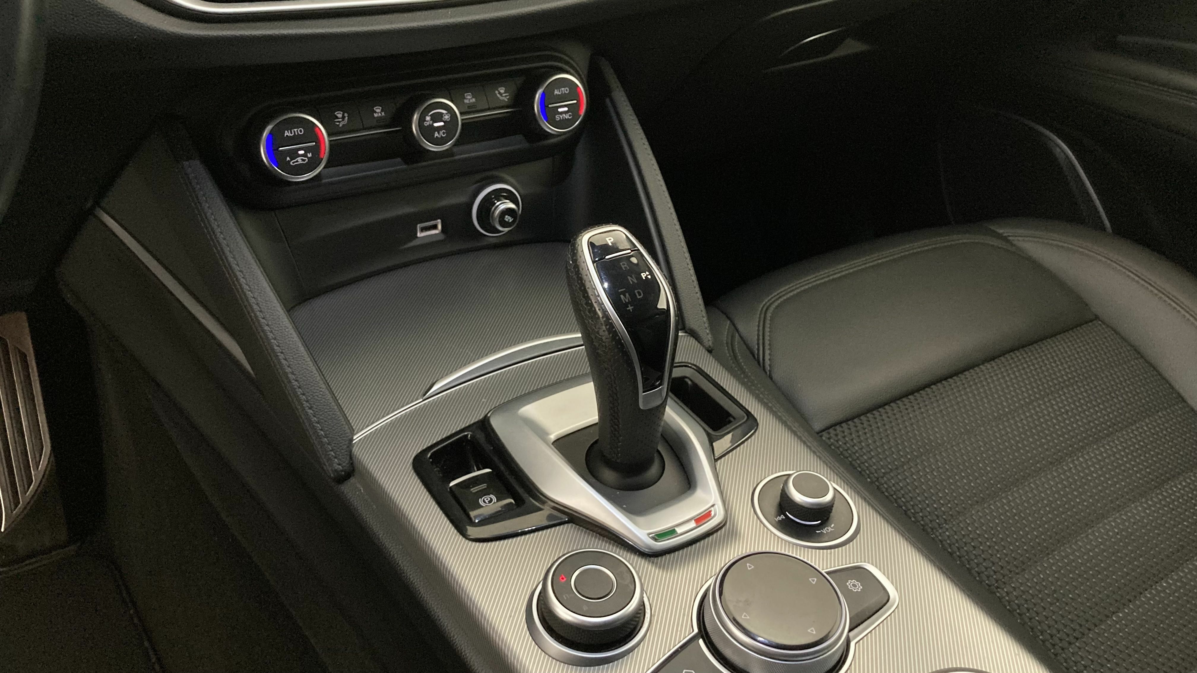 alfa romeo stelvio sprint 2.2 JTD 190 AWD CA 2022 silverstone grey 20