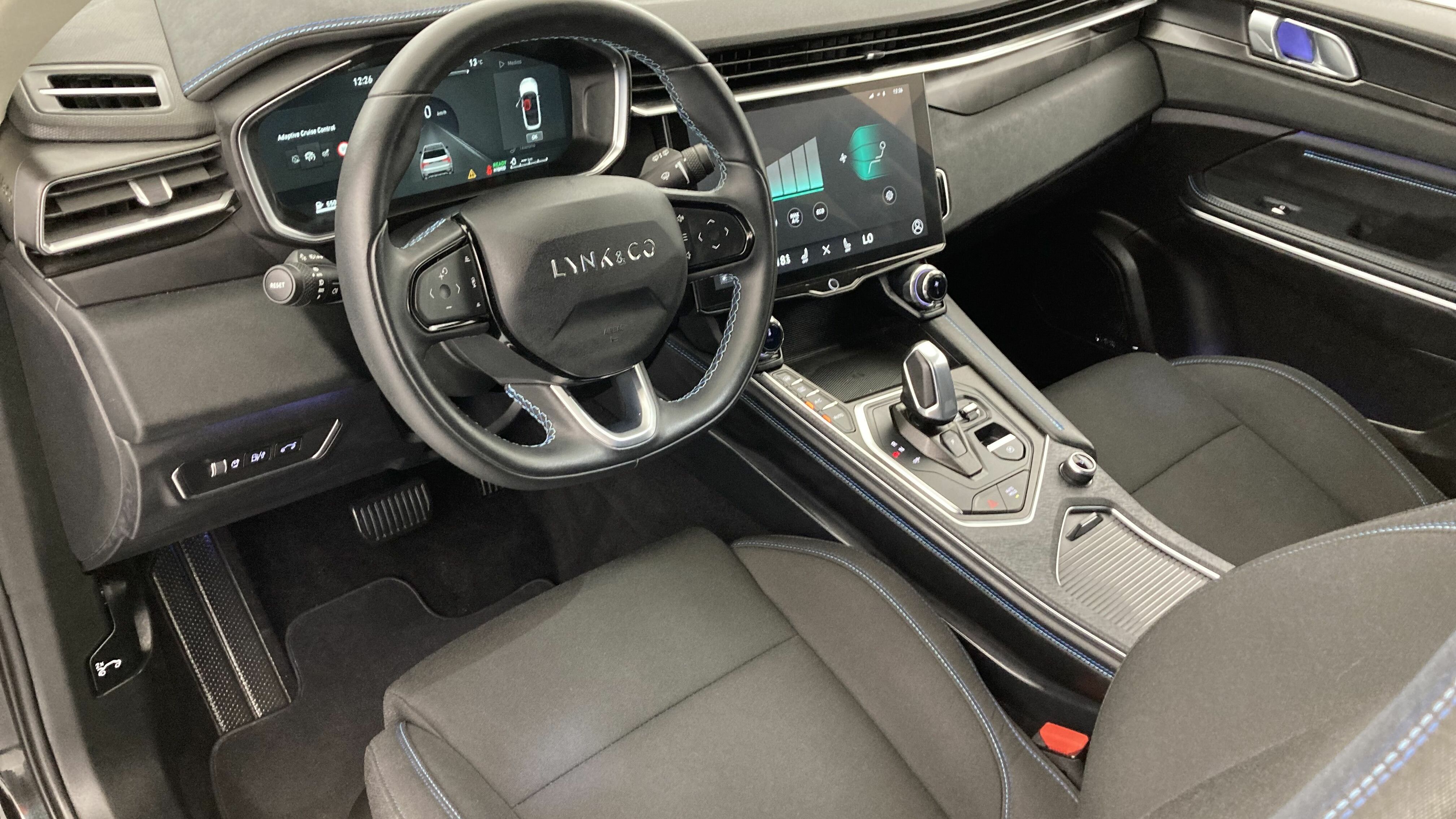 lynk&co 1 nv 1.5 PHEV 261 2022 black 16