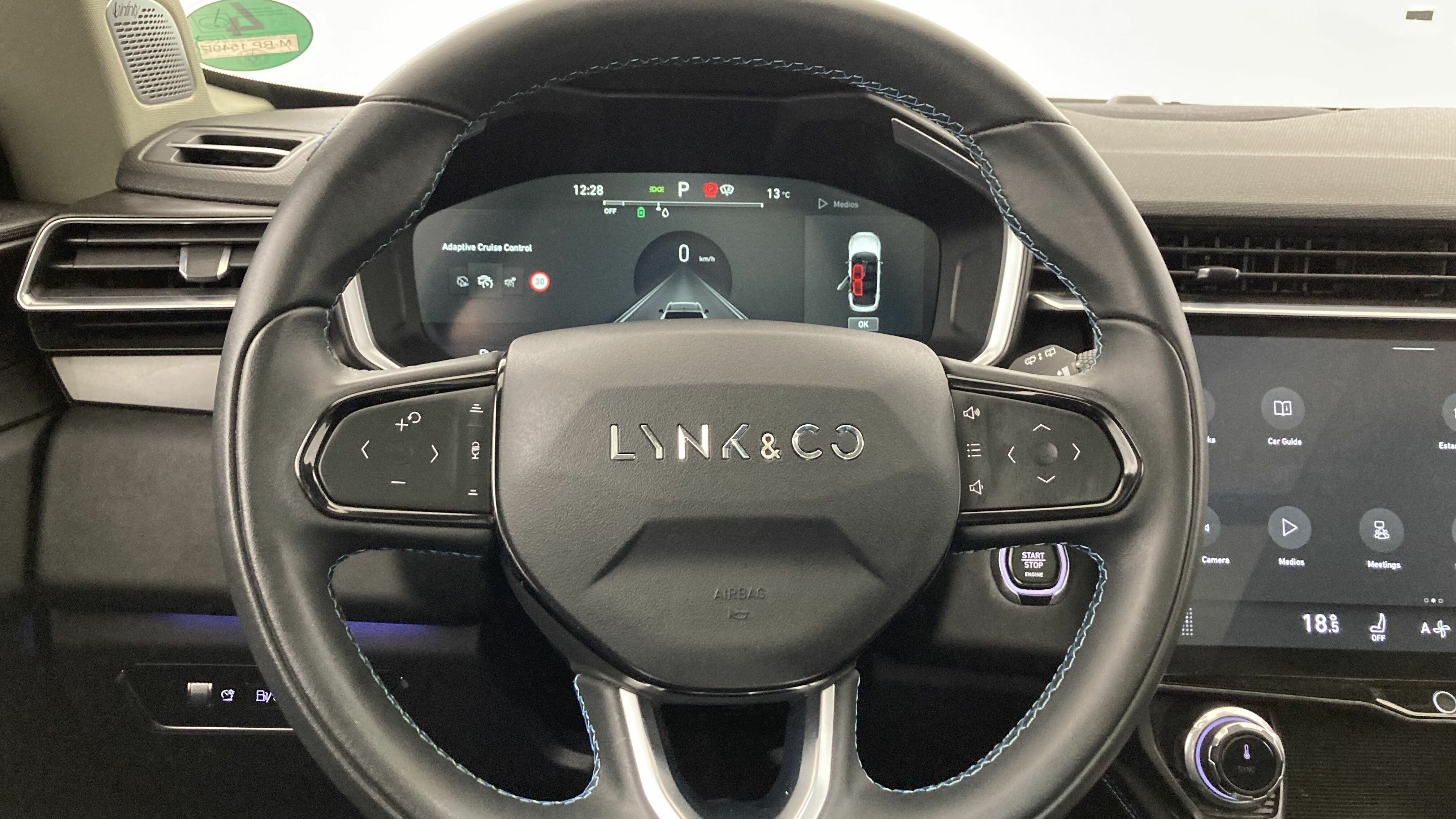 lynk&co 1 nv 1.5 PHEV 261 2022 black 18