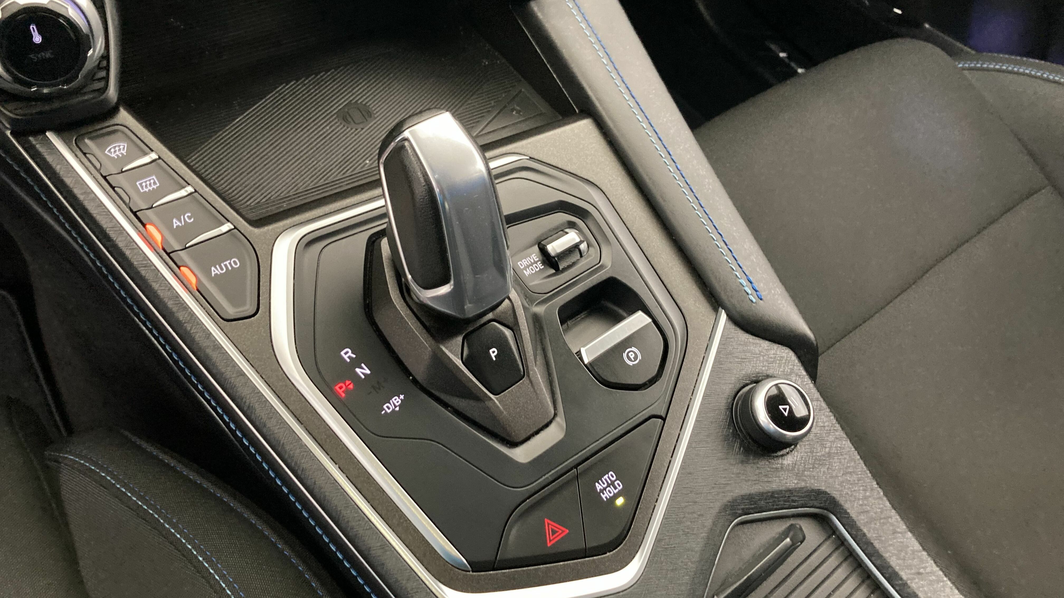 lynk&co 1 nv 1.5 PHEV 261 2022 black 21