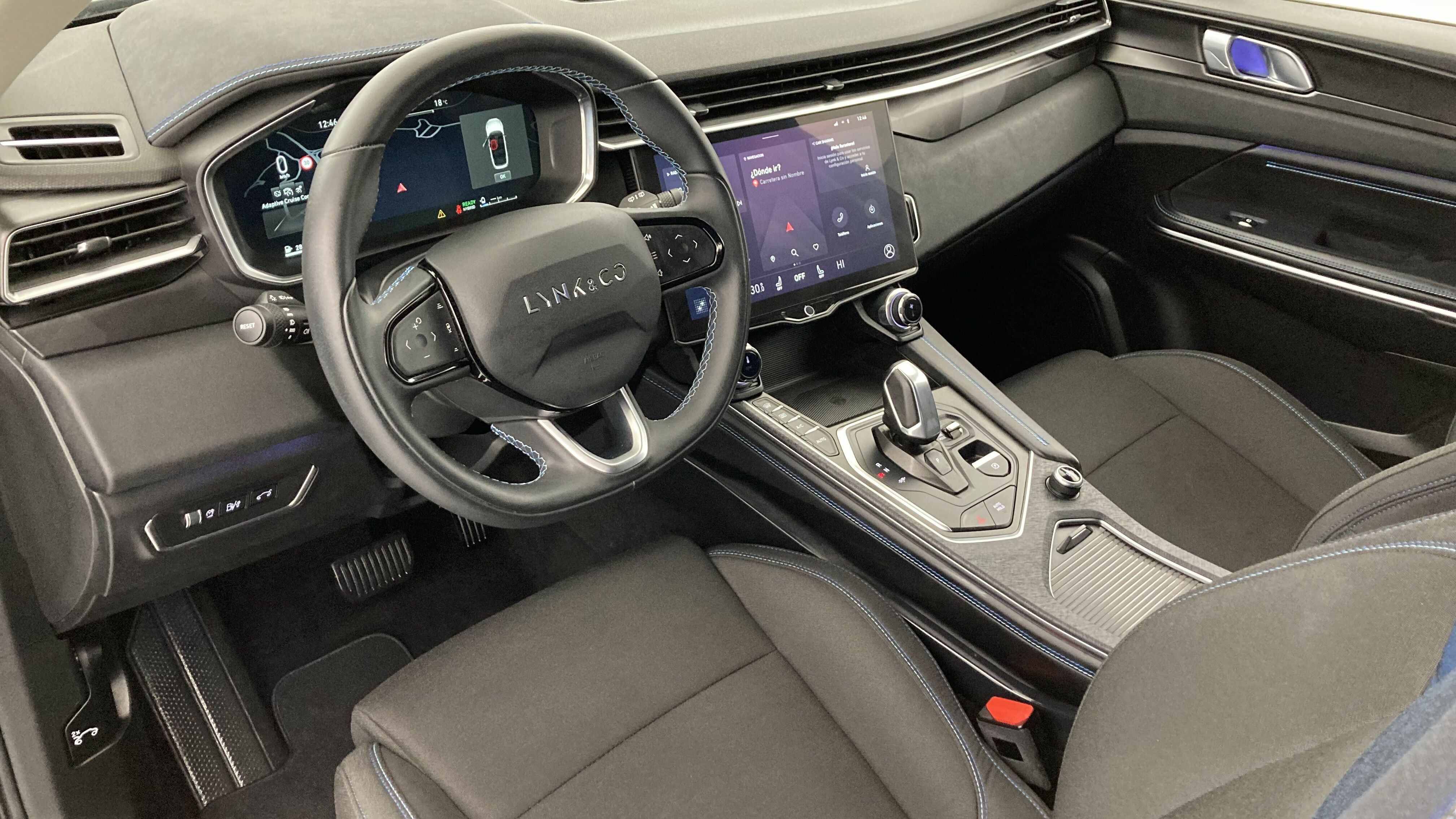 lynk&co 1 nv 1.5 PHEV 261 2022 black 16