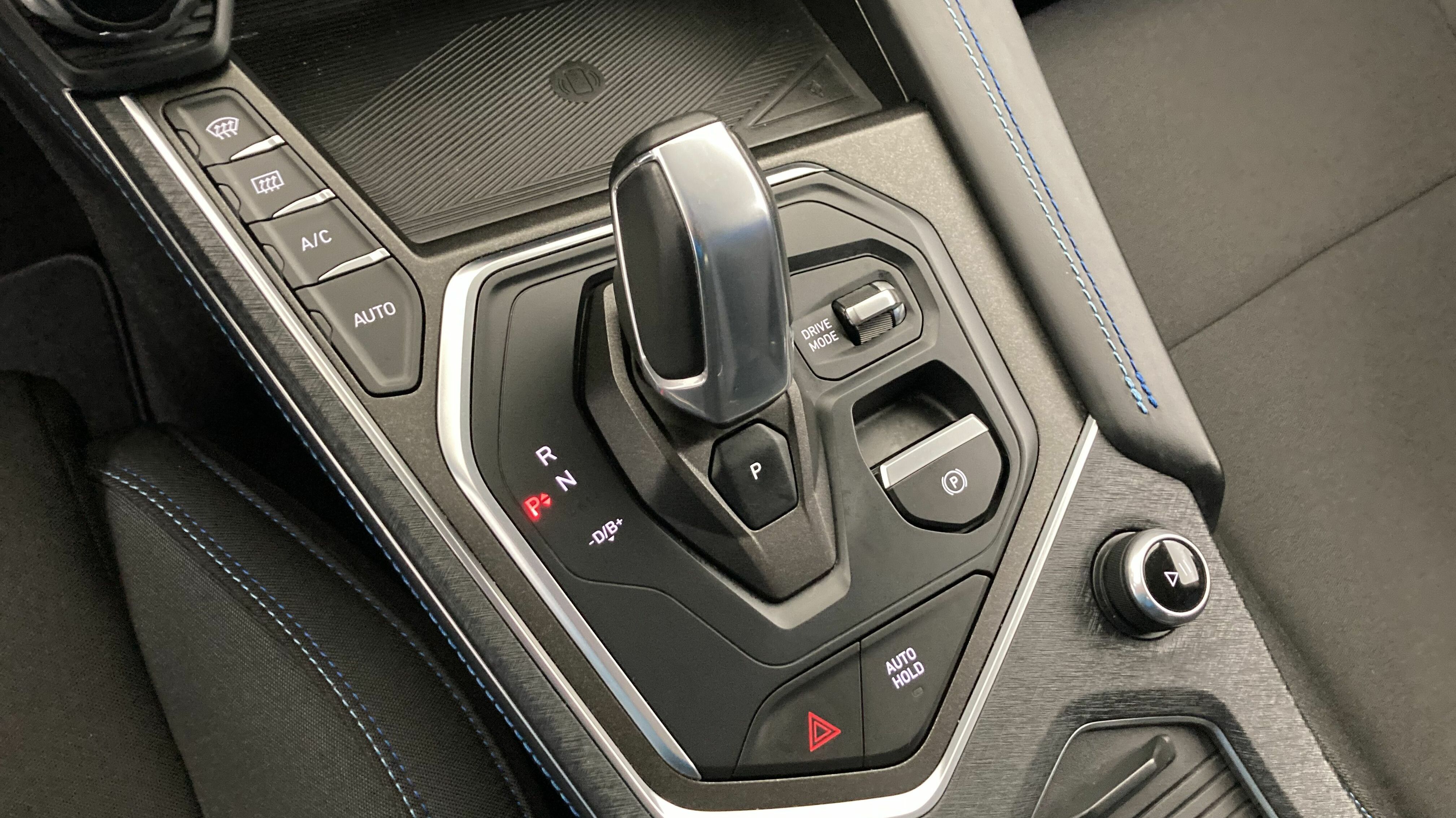 lynk&co 1 nv 1.5 PHEV 261 2022 black 21