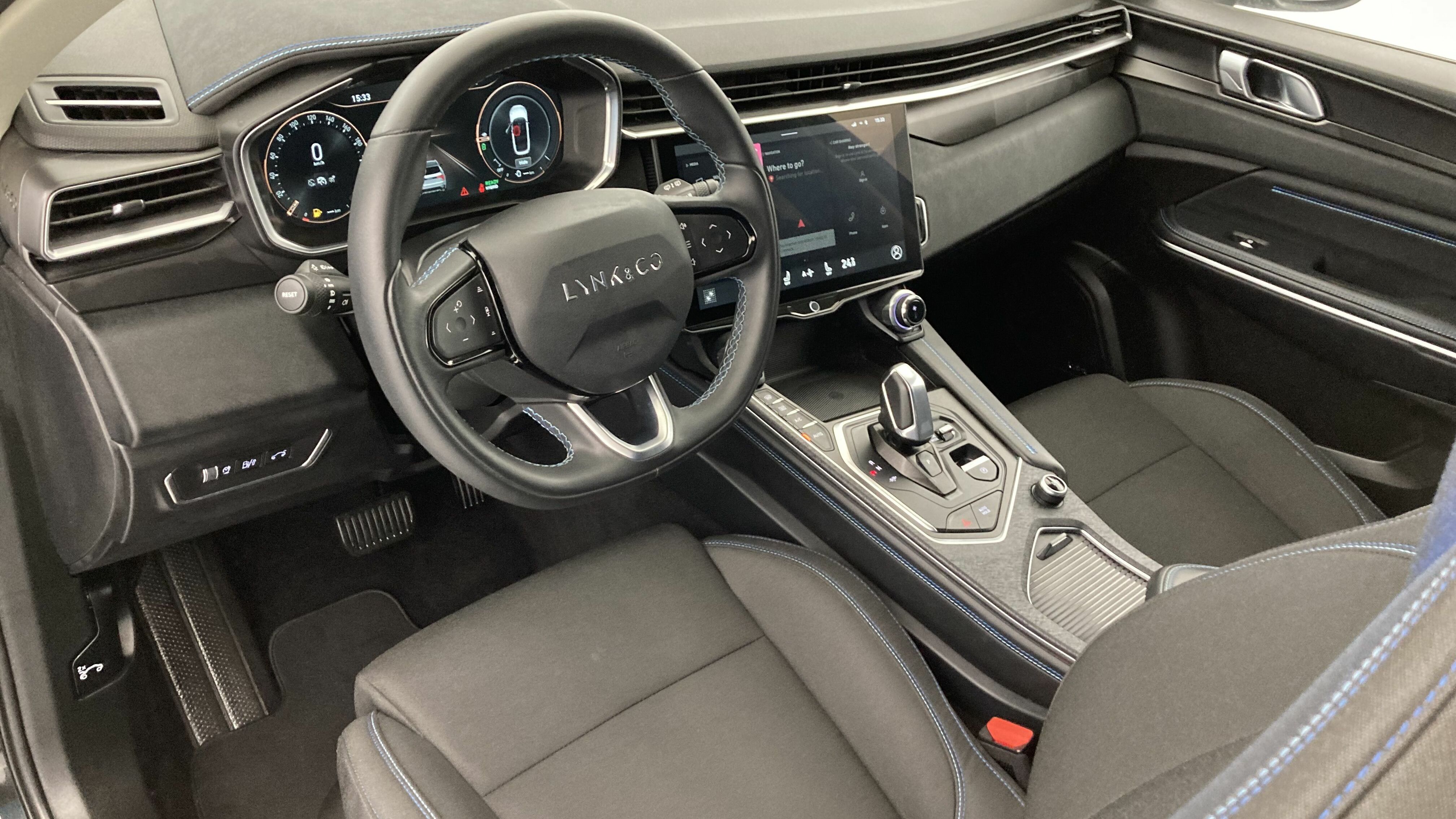 lynk&co 1 nv 1.5 PHEV 261 2022 black 16