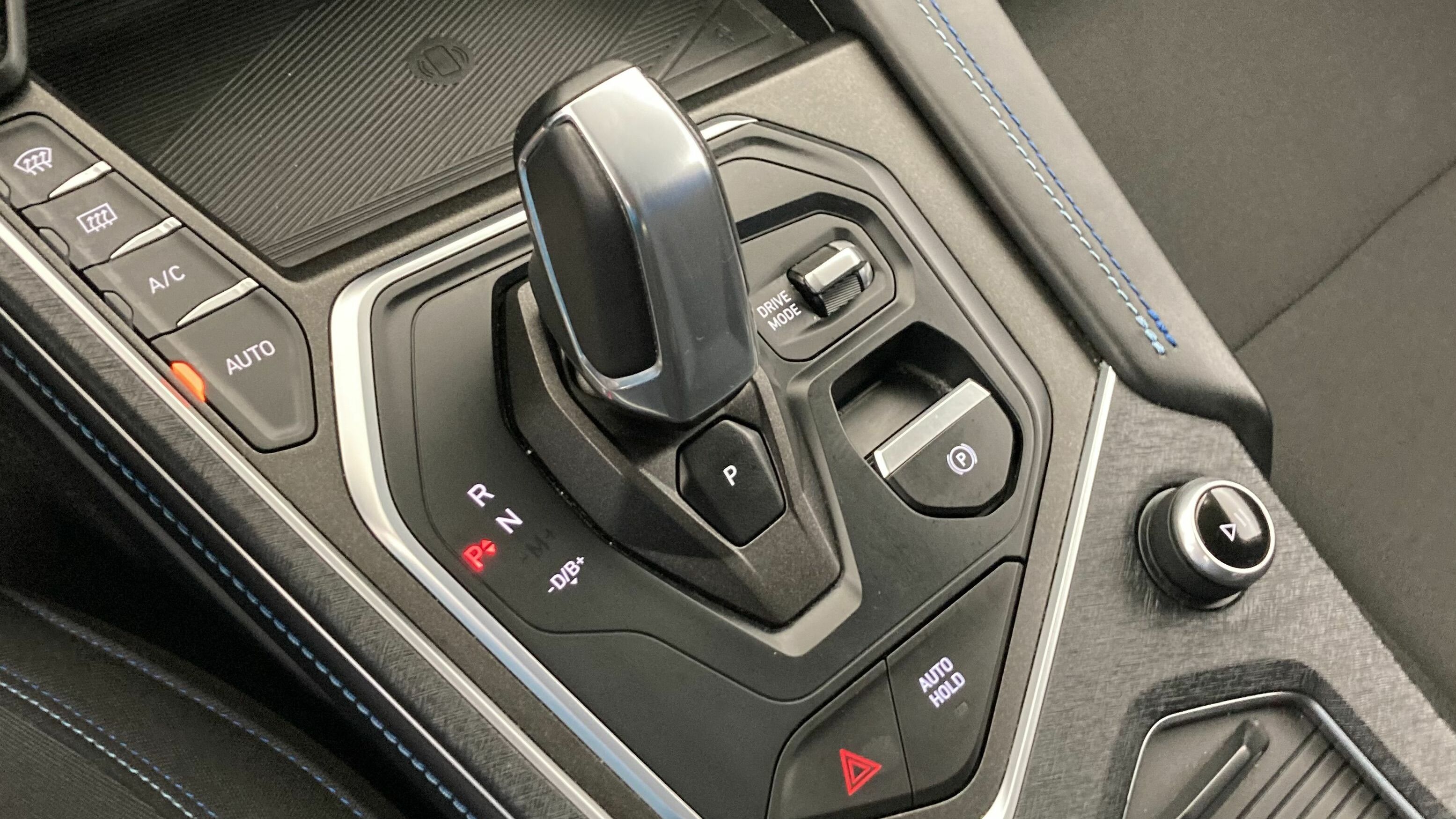 lynk&co 1 nv 1.5 PHEV 261 2022 black 21