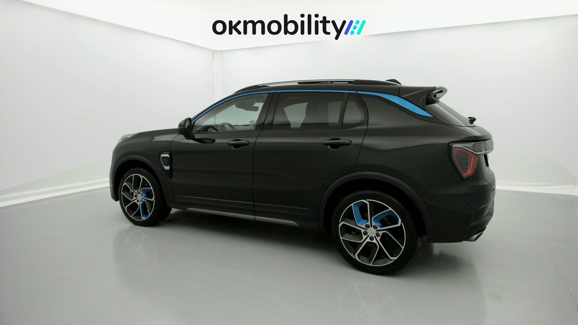 lynk&co 1 nv 1.5 PHEV 261 2022 black 9