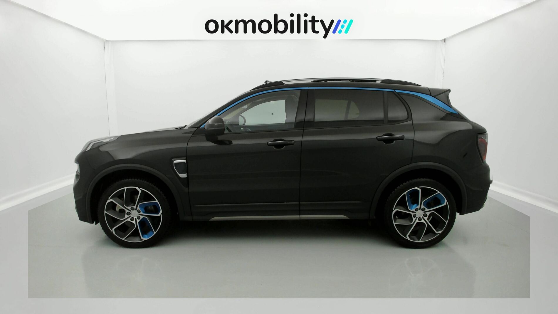 lynk&co 1 nv 1.5 PHEV 261 2022 black 7