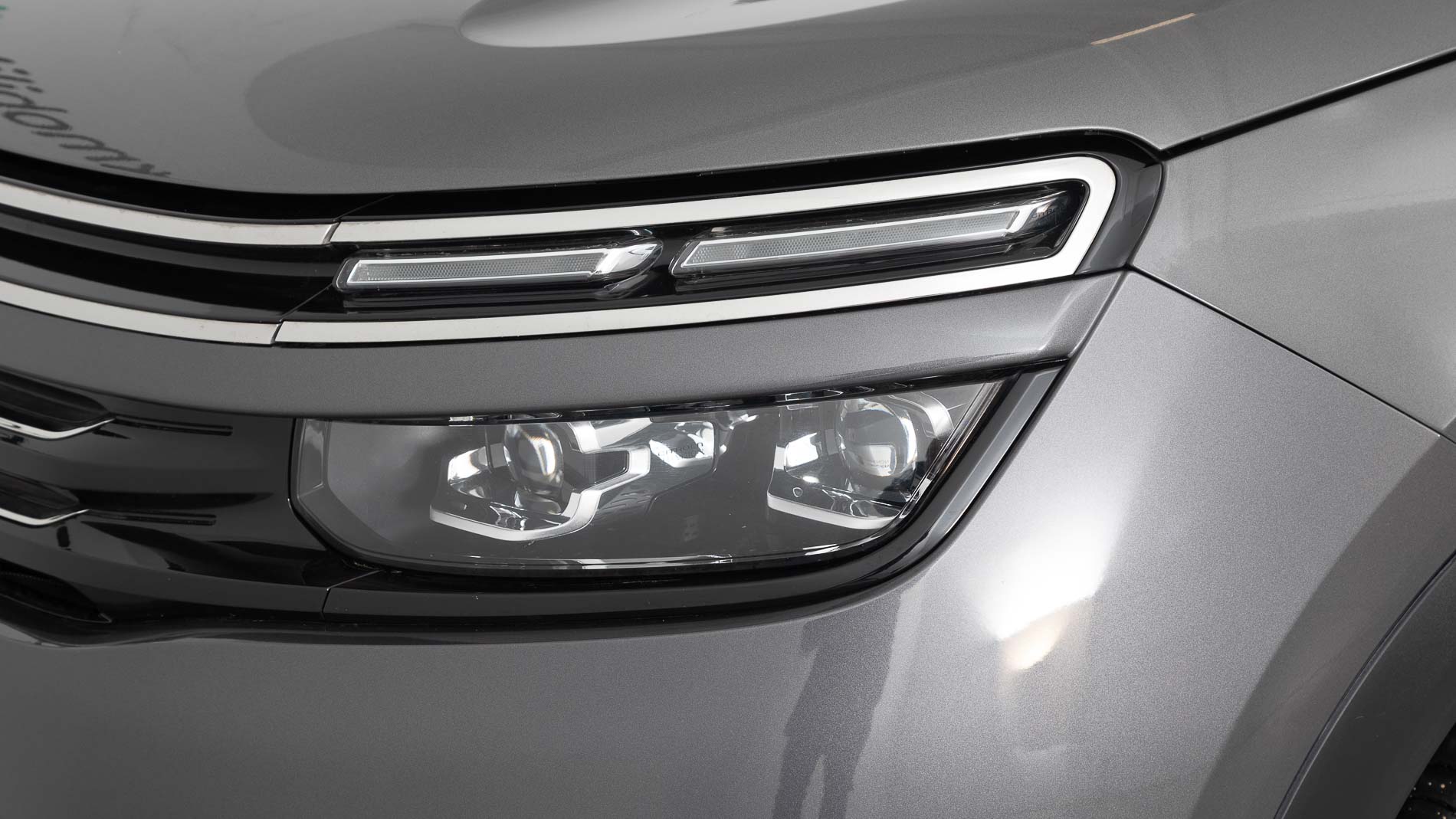 citroen c5 aircross shine 1.6 PURETECH HYBRID 225 E-EAT 2022 gris platino / negro 31