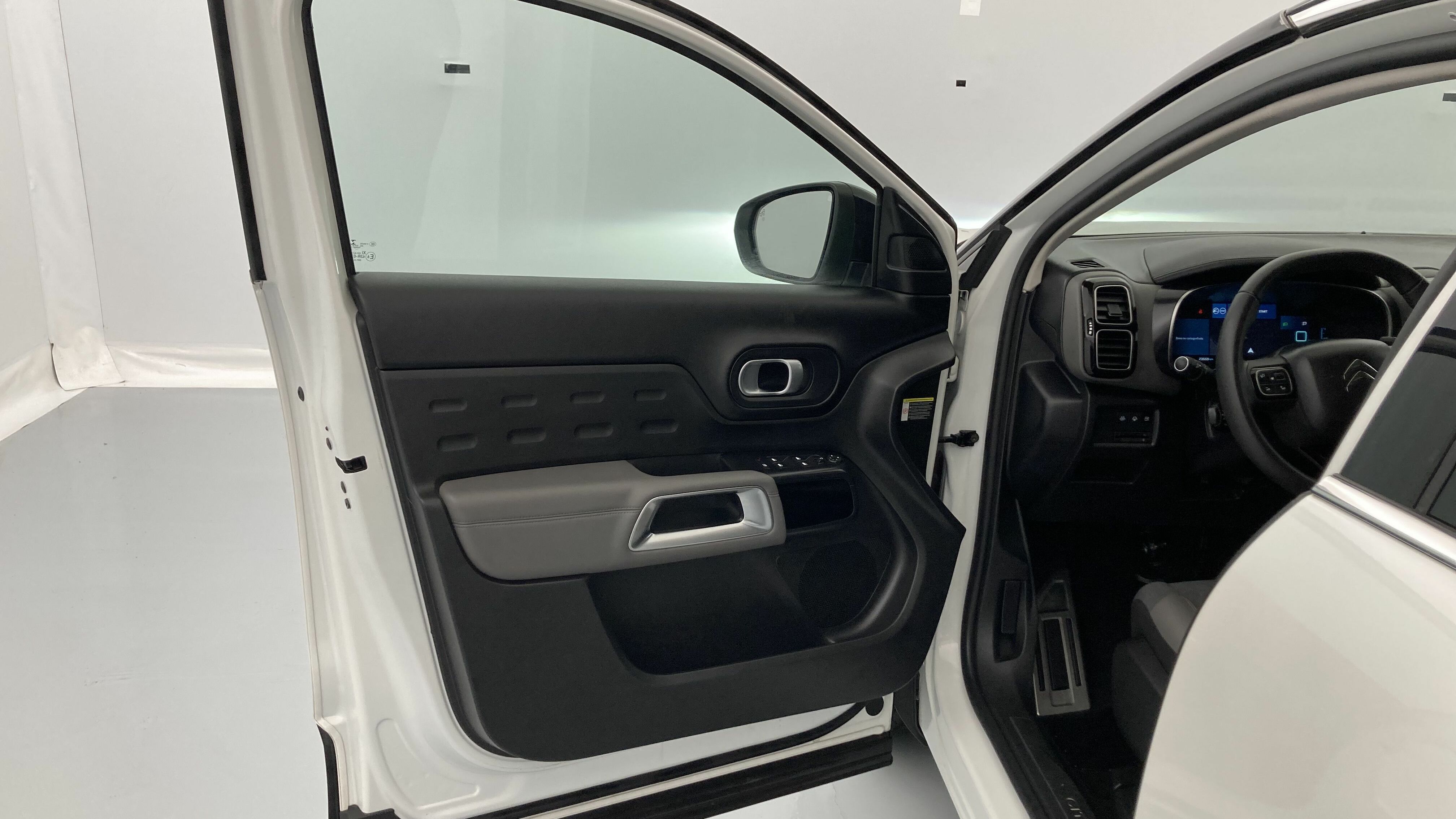 citroen c5 aircross shine 1.6 PURETECH HYBRID 225 E-EAT 2022 blanco nacarado / negro 12