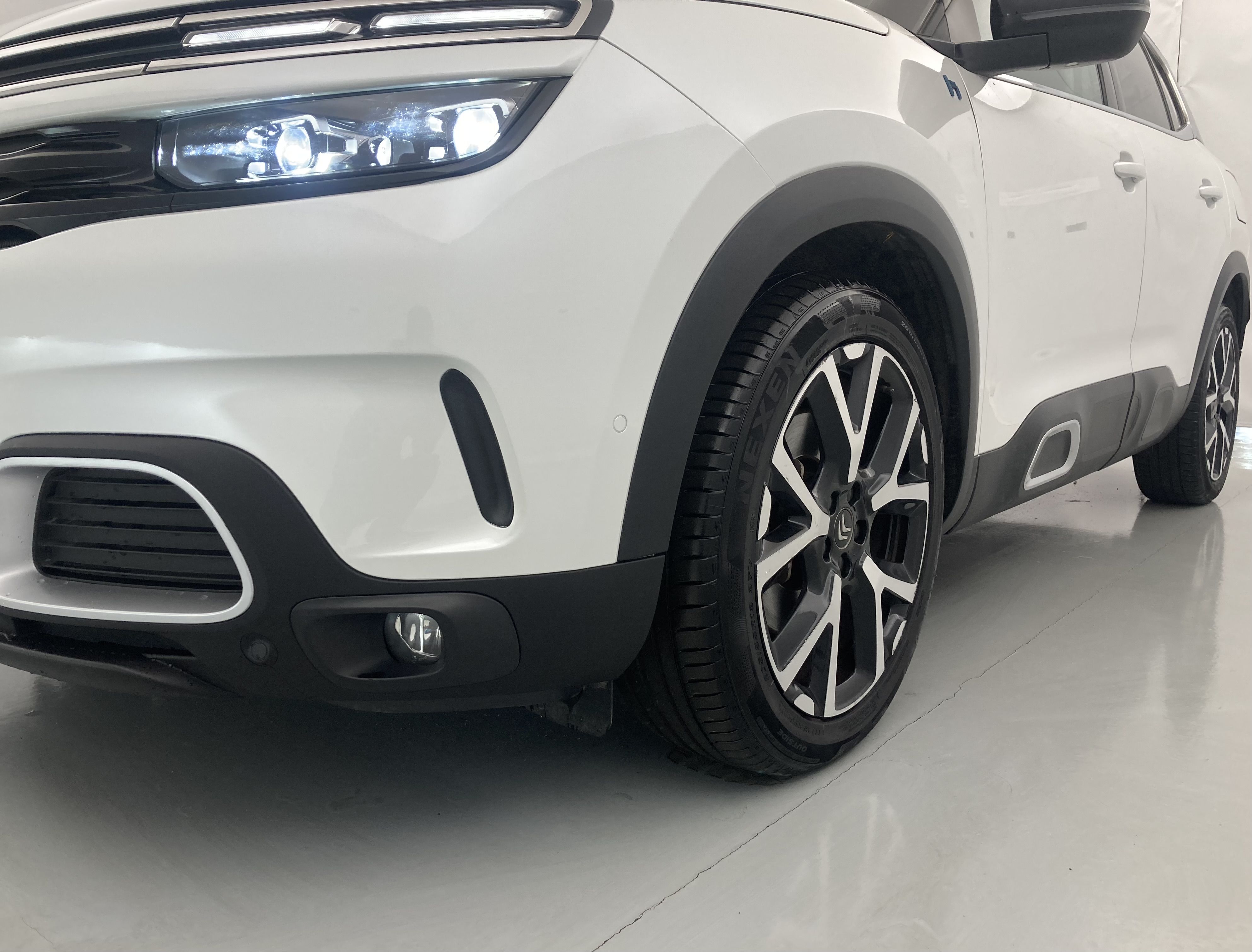 citroen c5 aircross shine 1.6 PURETECH HYBRID 225 E-EAT 2022 blanco nacarado / negro 26