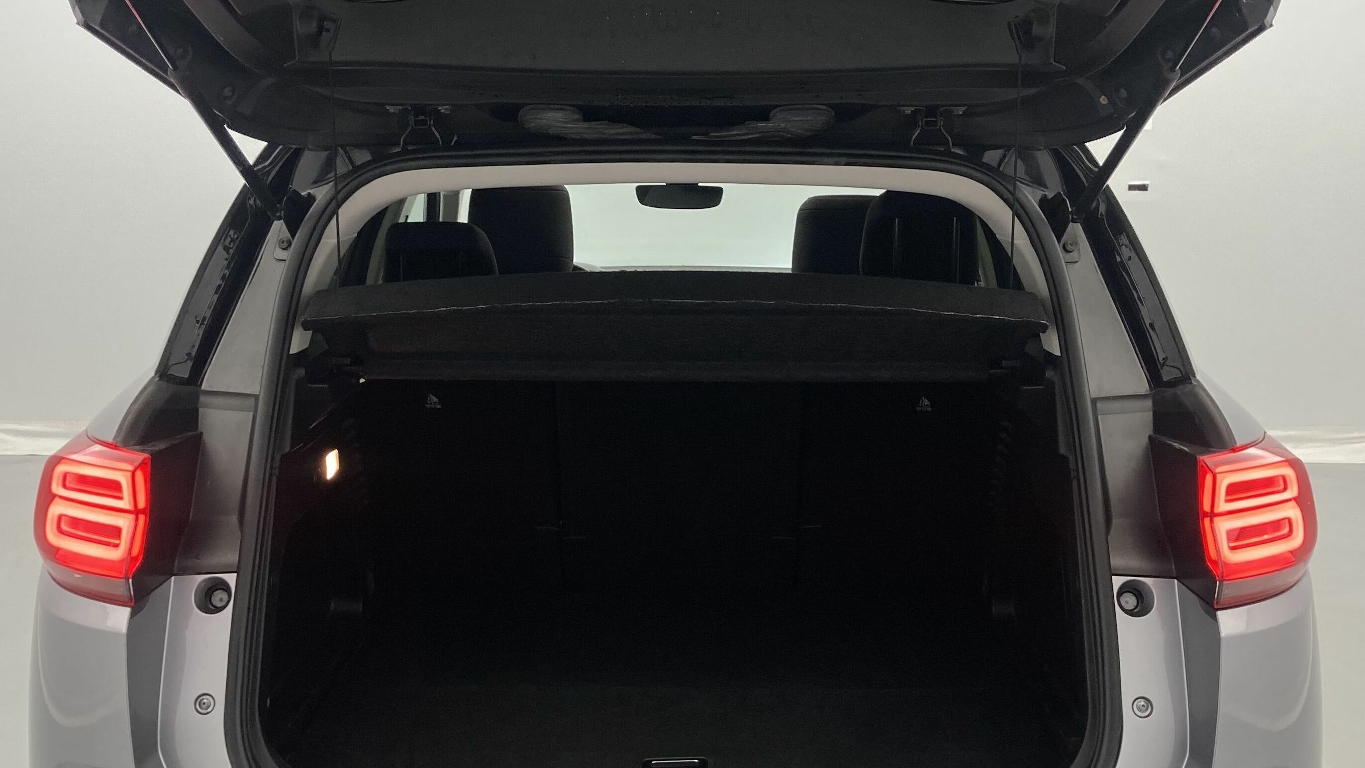 citroen c5 aircross shine 1.6 PURETECH HYBRID 225 E-EAT 2022 gris acier / negro 23