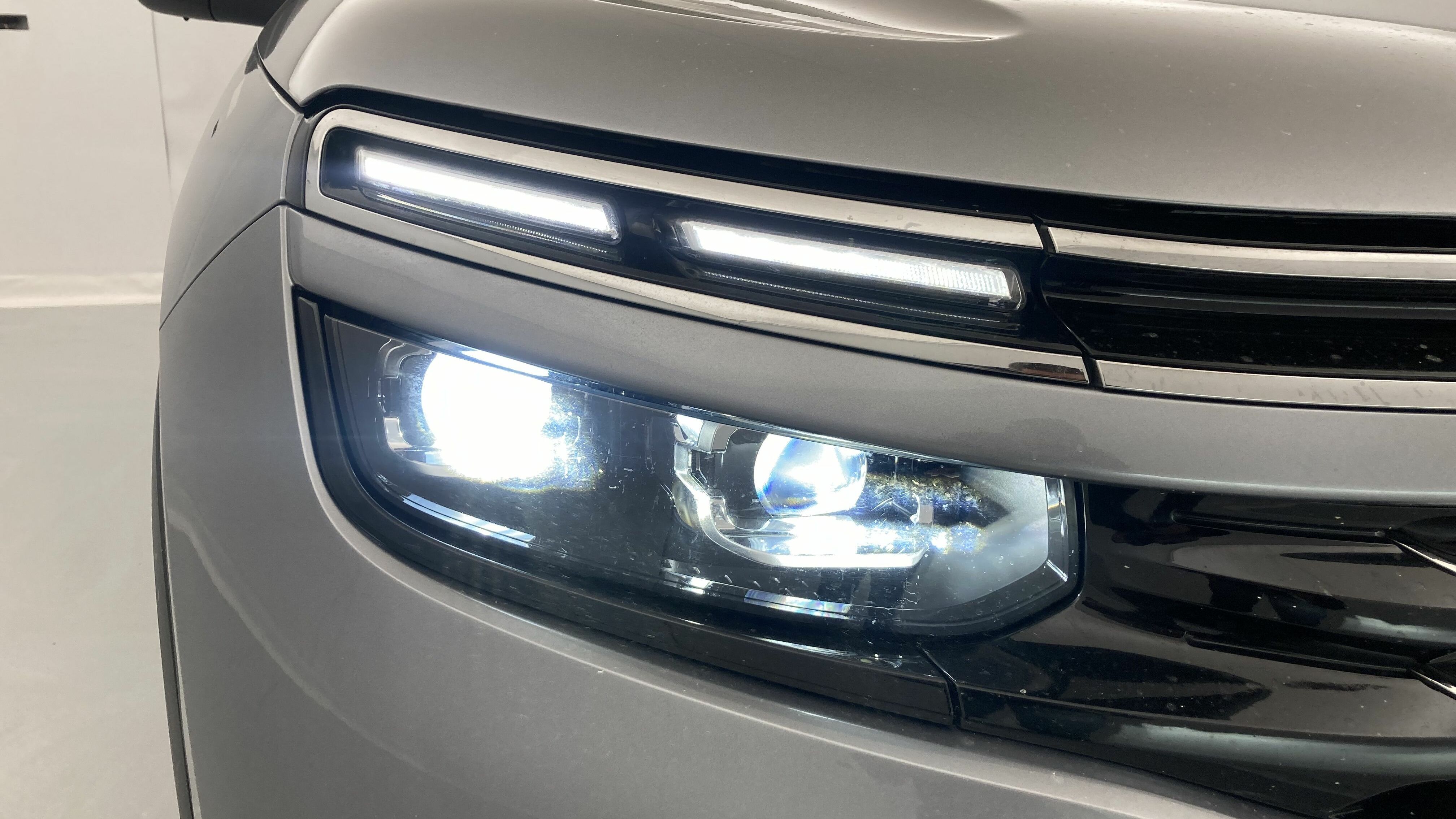 citroen c5 aircross shine 1.6 PURETECH HYBRID 225 E-EAT 2022 gris acier / negro 28