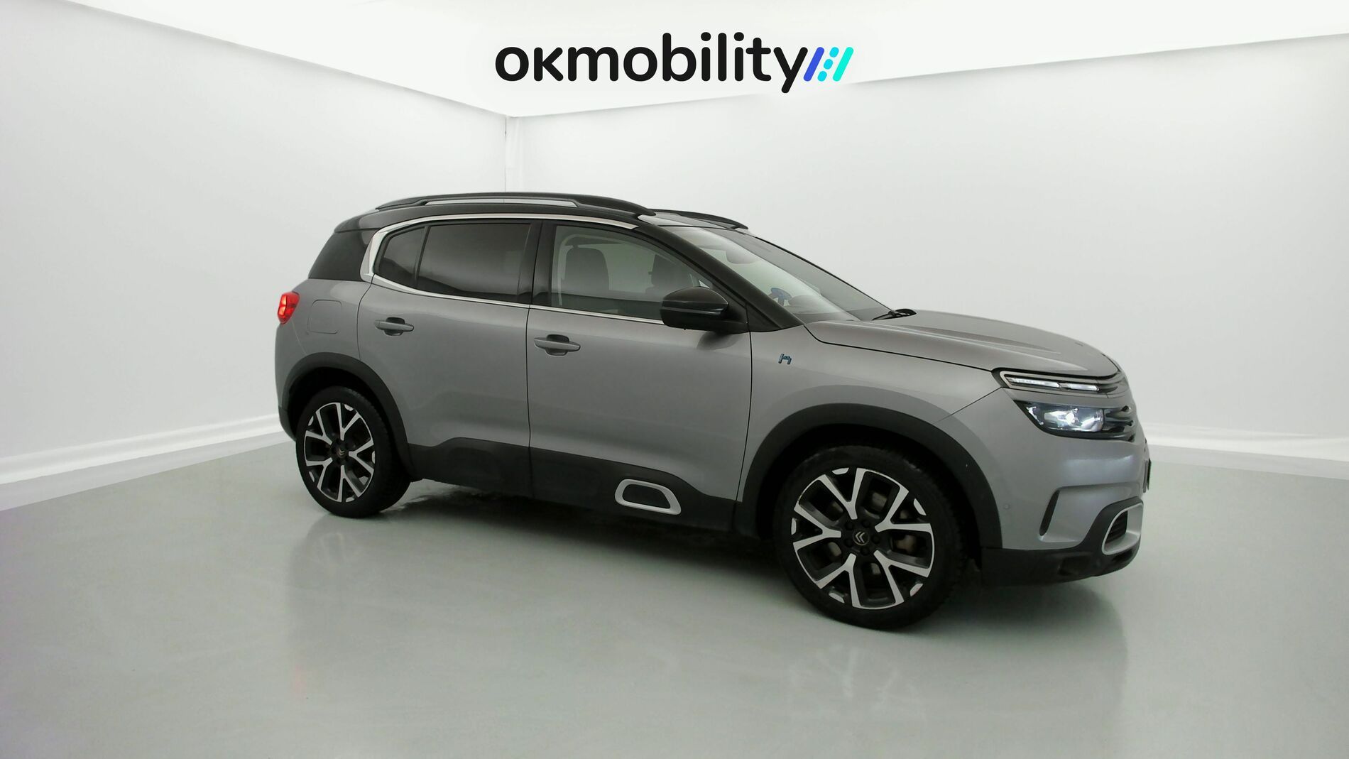 citroen c5 aircross shine 1.6 PURETECH HYBRID 225 E-EAT 2022 gris acier / negro 2