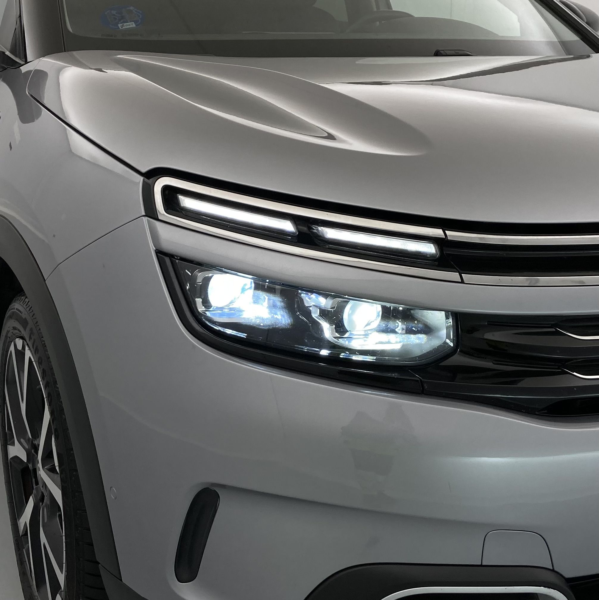 citroen c5 aircross shine 1.6 PURETECH HYBRID 225 E-EAT 2022 gris acier / negro 16