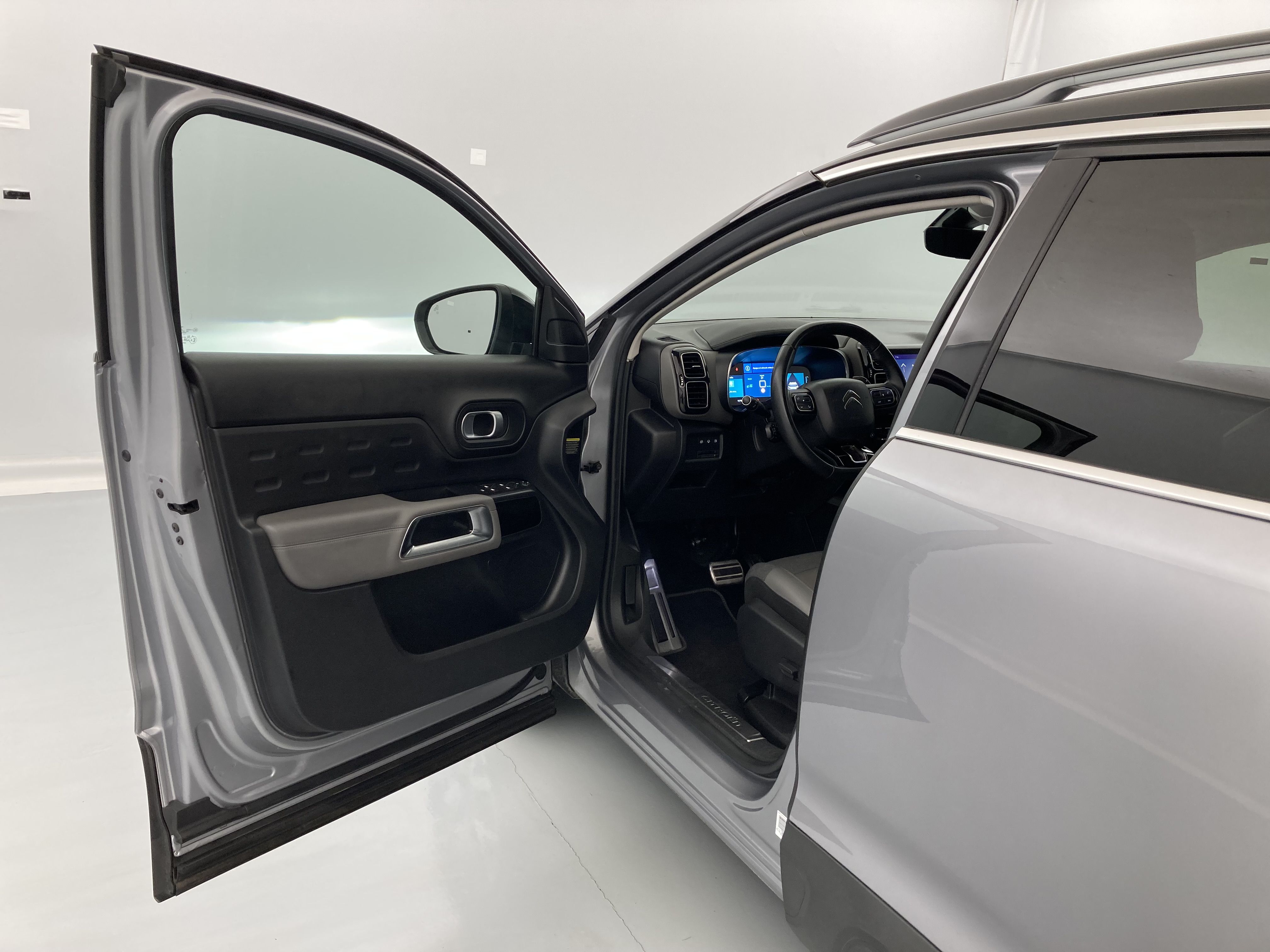 citroen c5 aircross shine 1.6 PURETECH HYBRID 225 E-EAT 2022 gris acier / negro 21