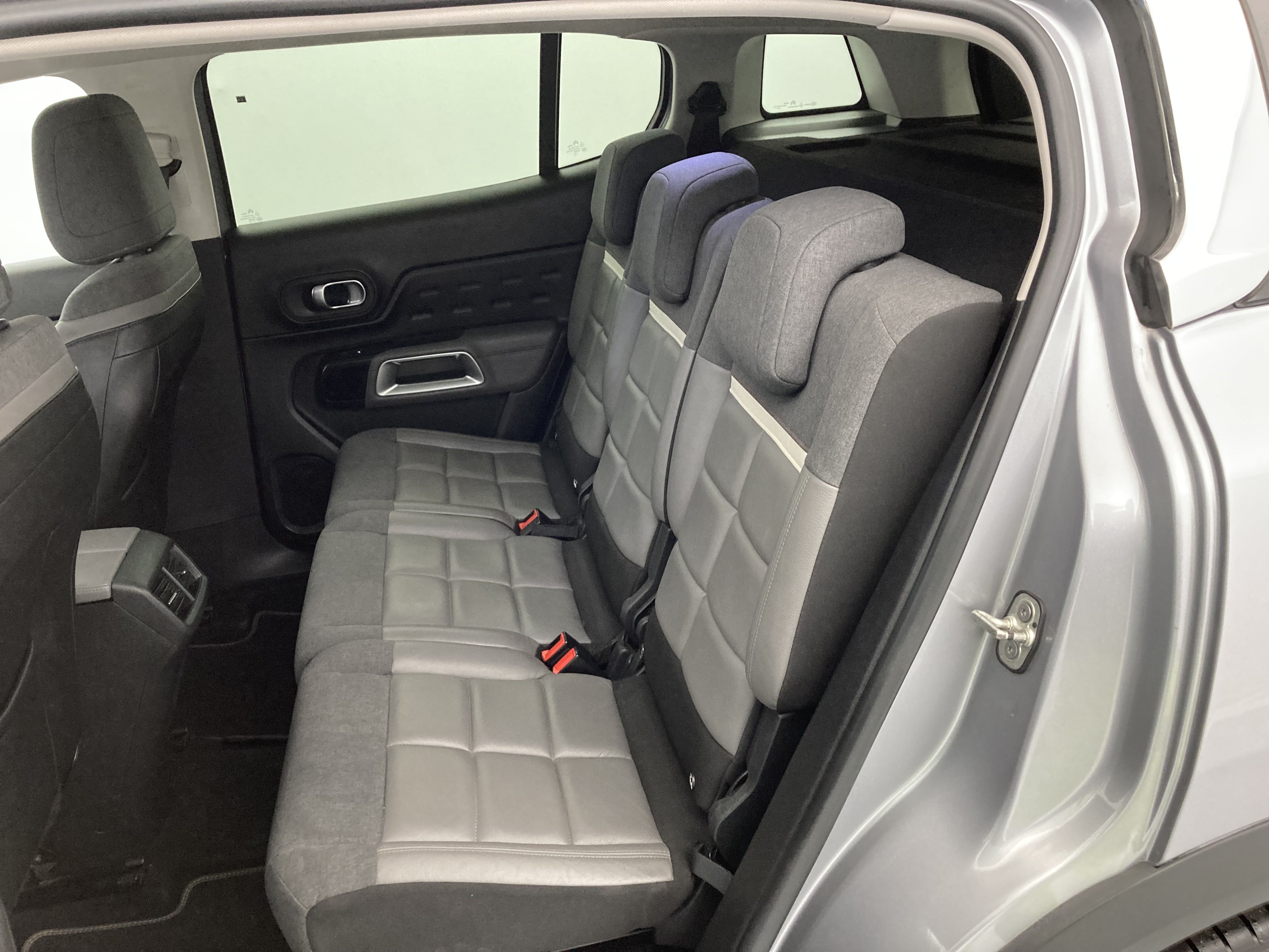 citroen c5 aircross shine 1.6 PURETECH HYBRID 225 E-EAT 2022 gris acier / negro 23