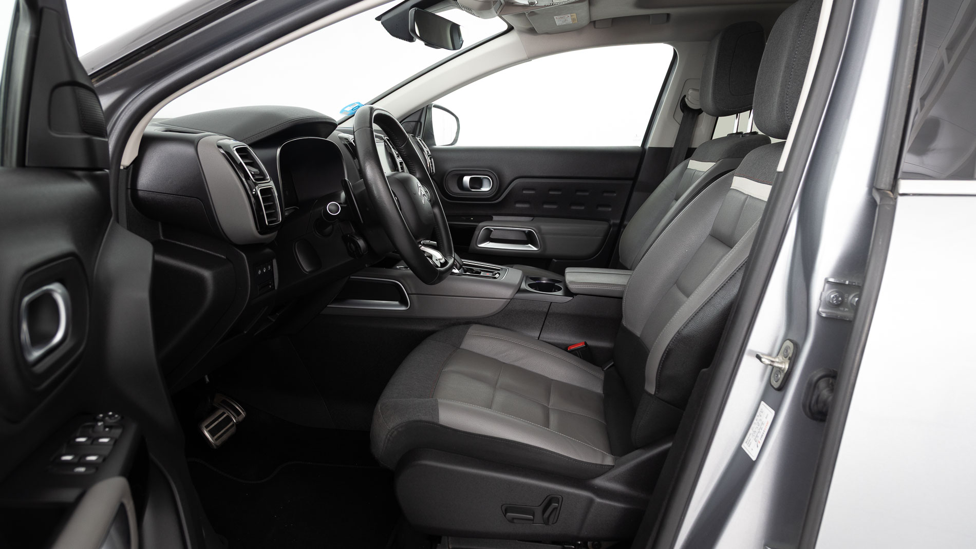 citroen c5 aircross shine 1.6 PURETECH HYBRID 225 E-EAT 2022 gris acier / negro 21