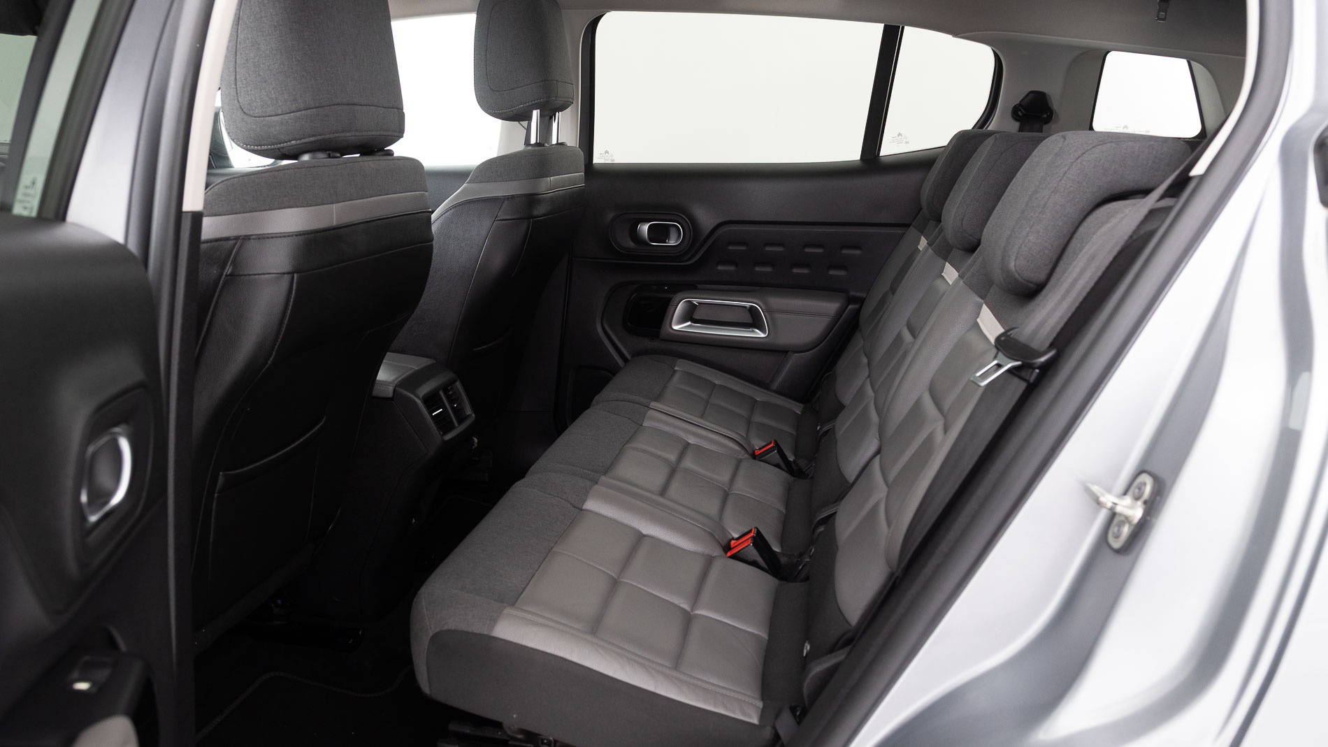 citroen c5 aircross shine 1.6 PURETECH HYBRID 225 E-EAT 2022 gris acier / negro 22