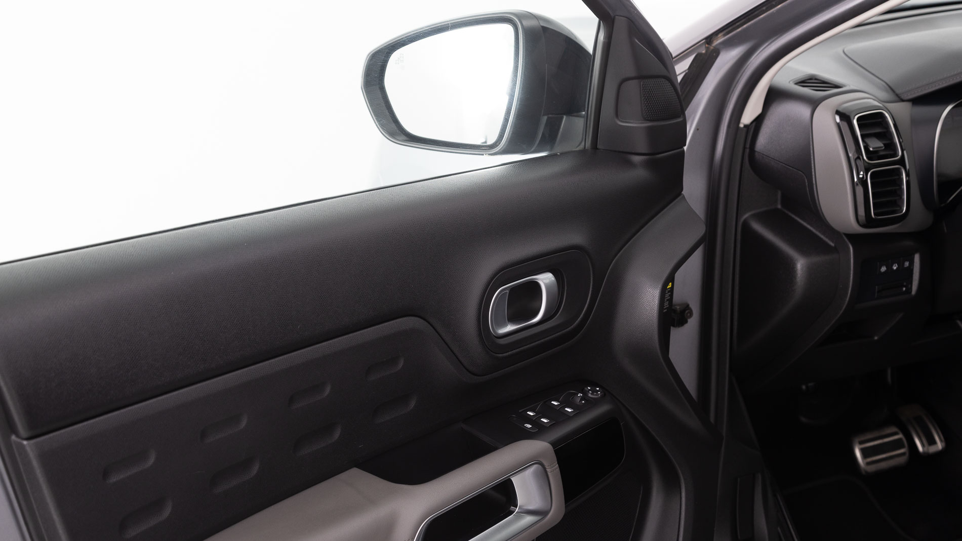 citroen c5 aircross shine 1.6 PURETECH HYBRID 225 E-EAT 2022 gris acier / negro 24