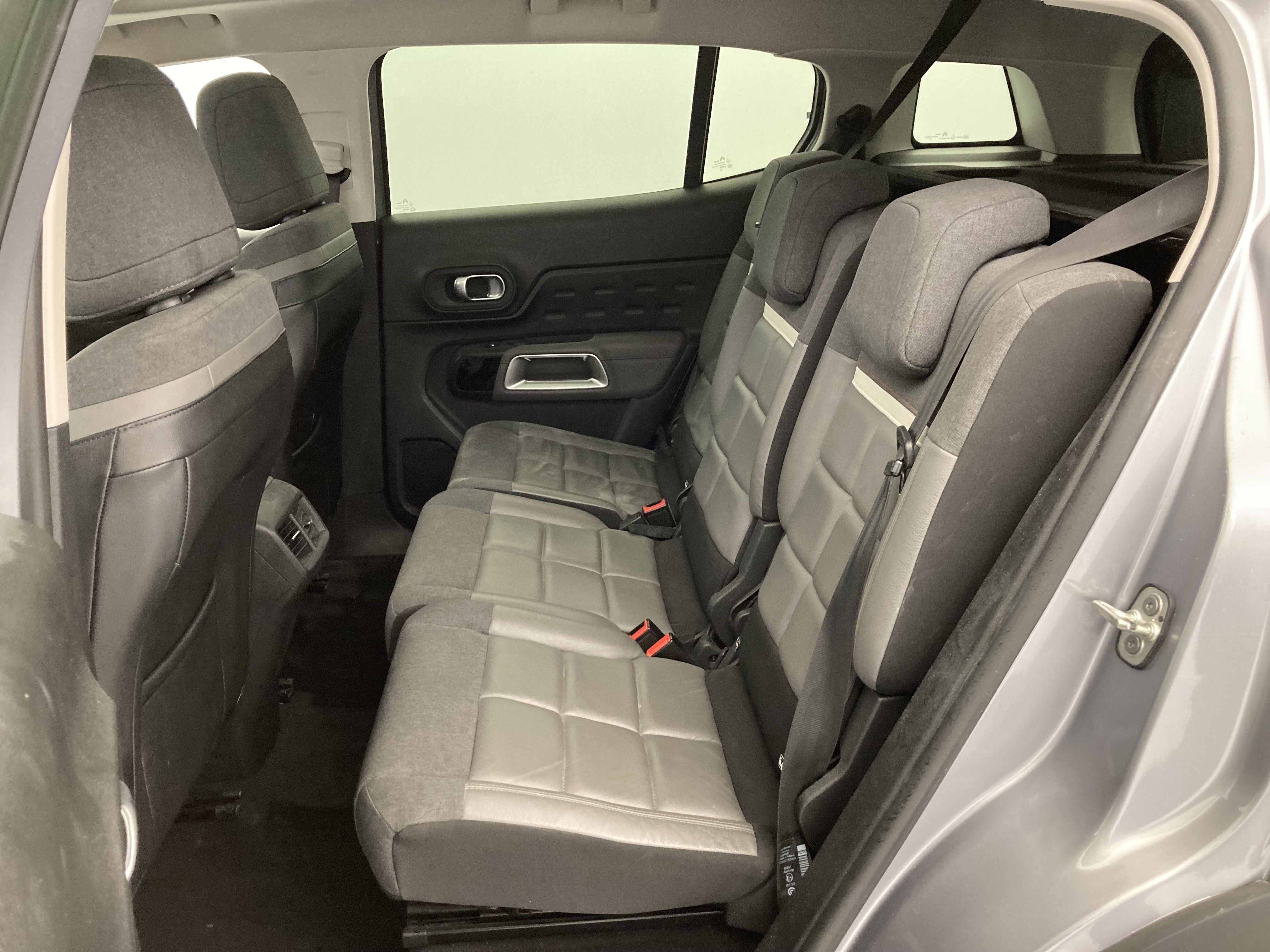 citroen c5 aircross shine 1.6 PURETECH HYBRID 225 E-EAT 2022 gris acier / negro 26