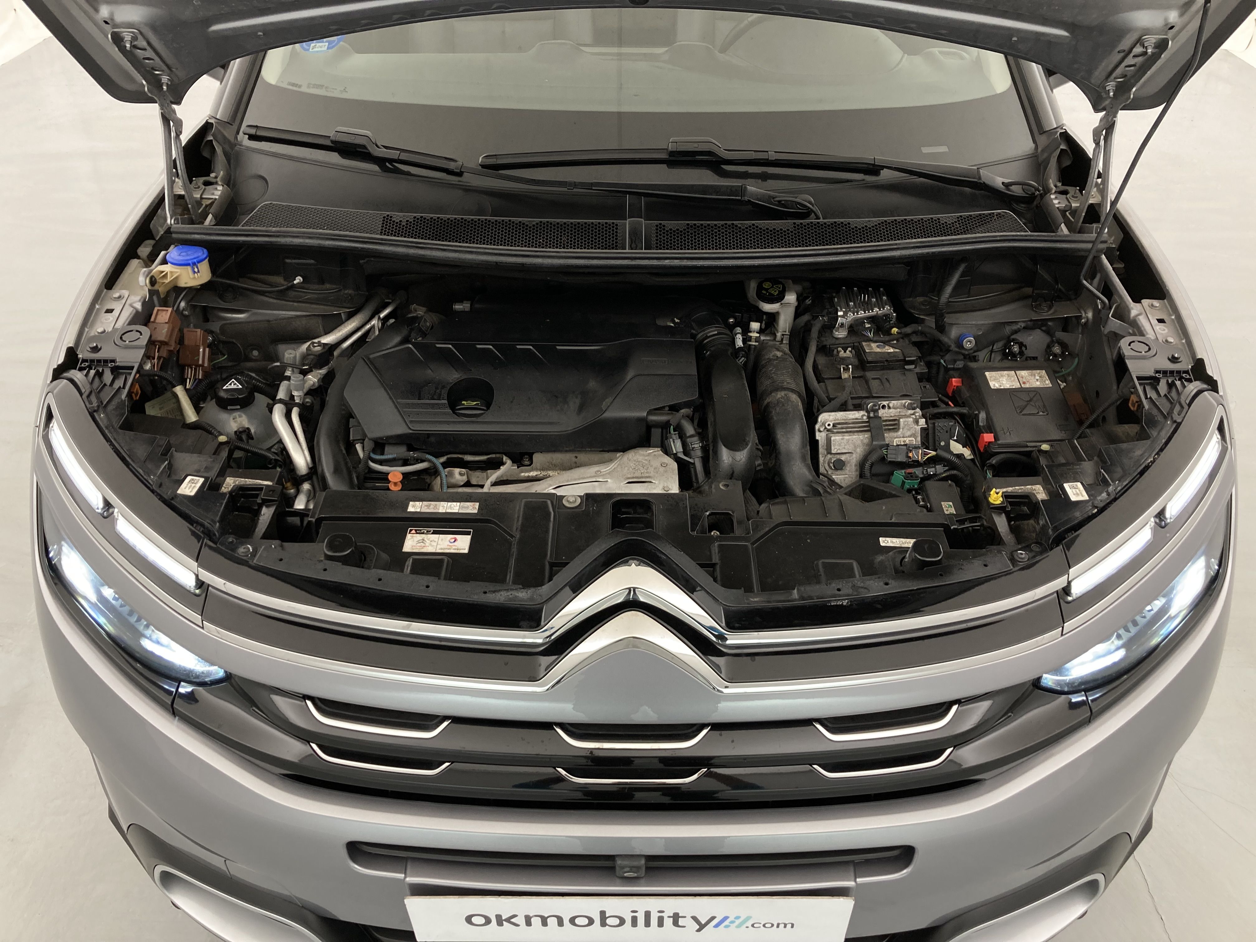 citroen c5 aircross shine 1.6 PURETECH HYBRID 225 E-EAT 2022 gris acier / negro 28