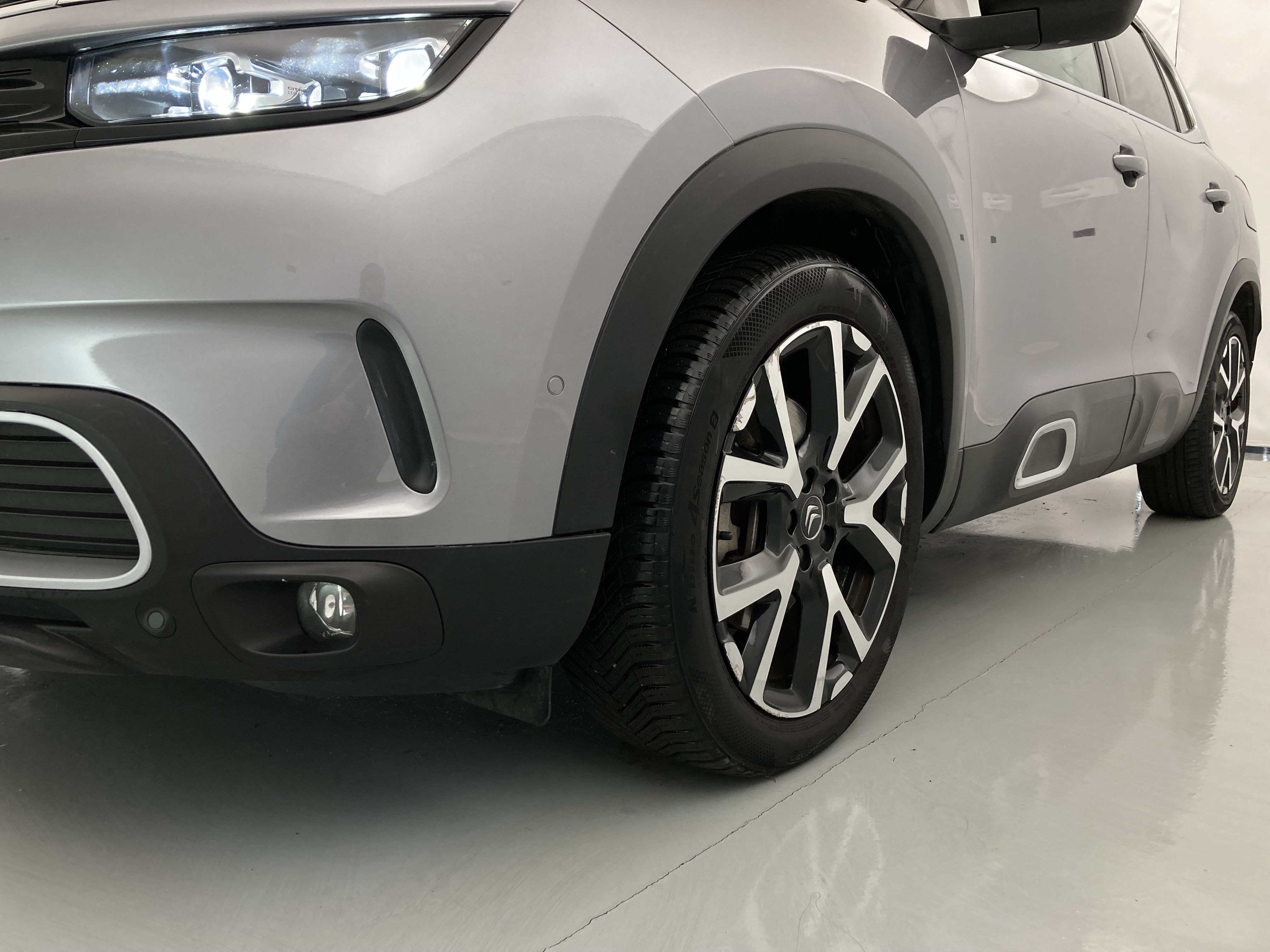 citroen c5 aircross shine 1.6 PURETECH HYBRID 225 E-EAT 2022 gris acier / negro 29