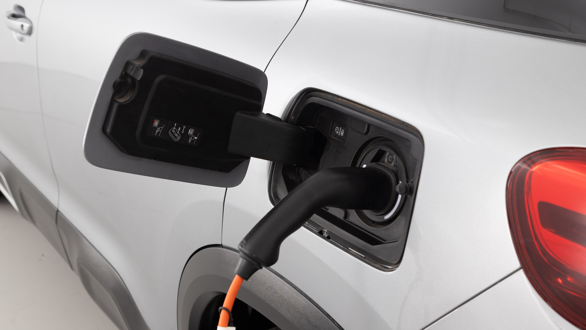 citroen c5 aircross shine 1.6 PURETECH HYBRID 225 E-EAT 2022 gris acier / negro 34