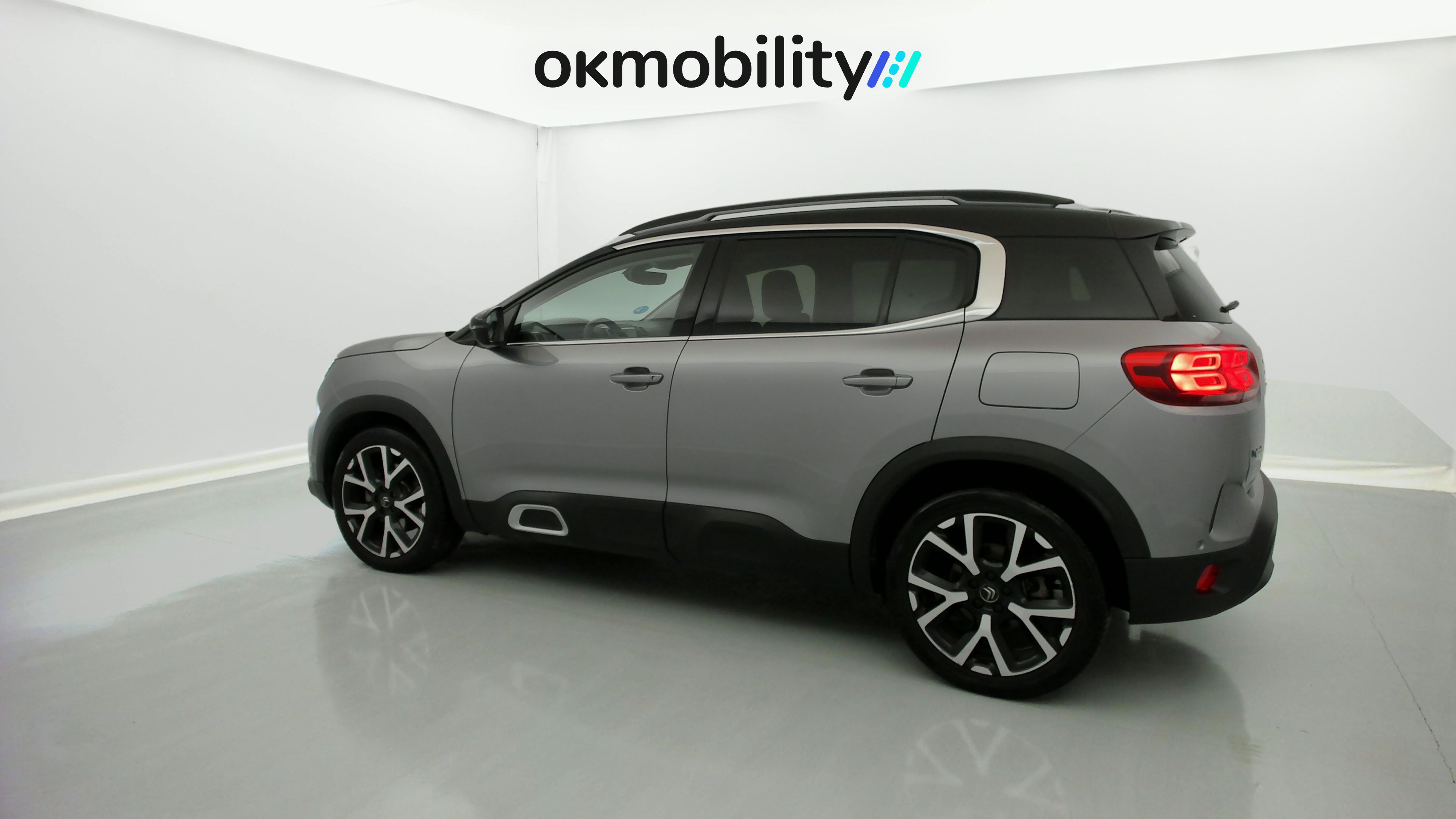 citroen c5 aircross shine 1.6 PURETECH HYBRID 225 E-EAT 2022 gris acier / negro 10