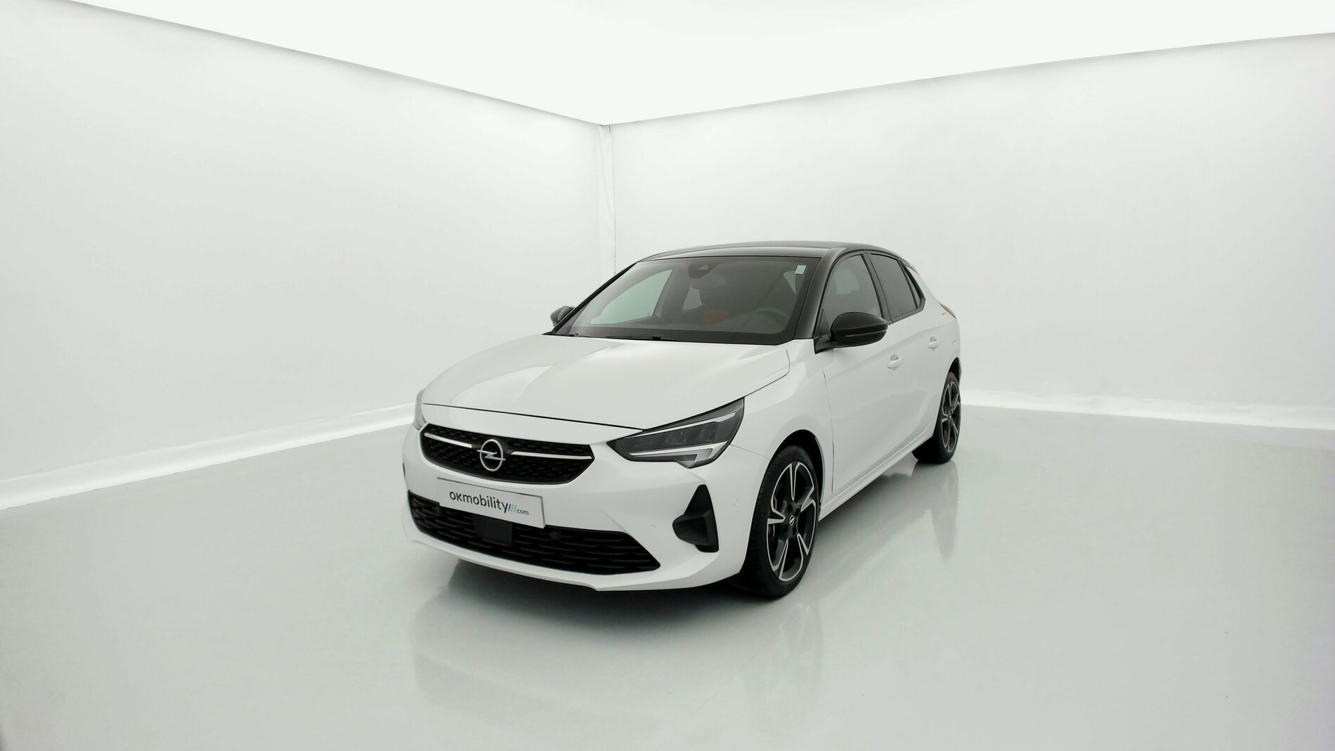 opel corsa gs line 1.2 130CV AUTO 2022 blanco ion / negro 1