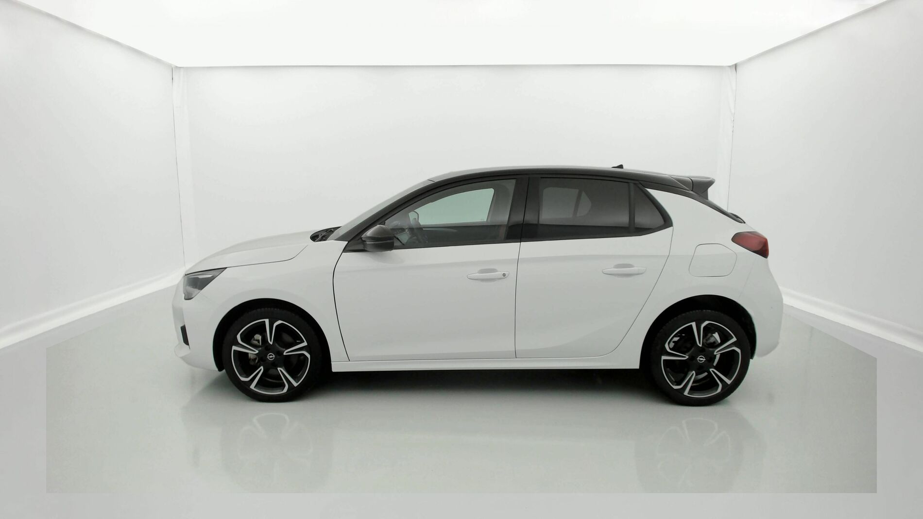 opel corsa gs line 1.2 130CV AUTO 2022 blanco ion / negro 3