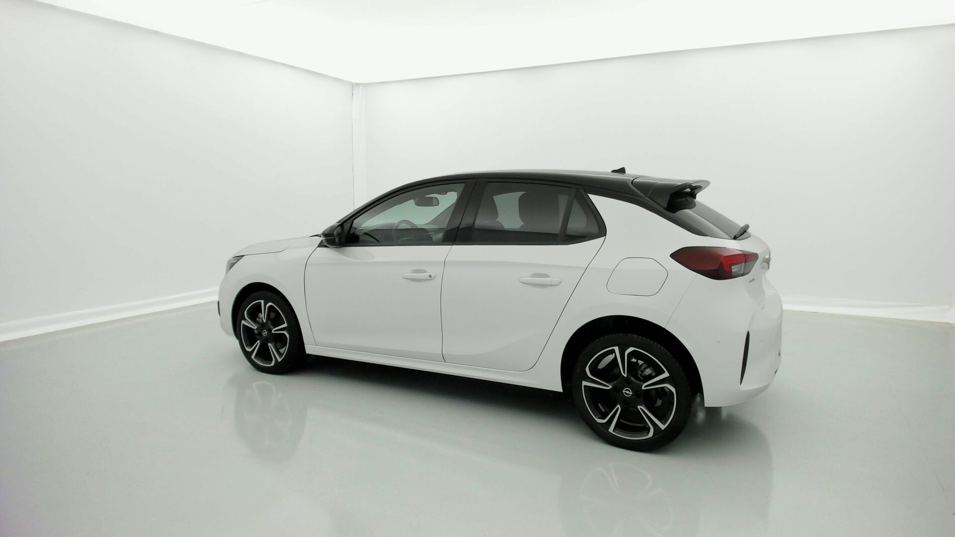 opel corsa gs line 1.2 130CV AUTO 2022 blanco ion / negro 4