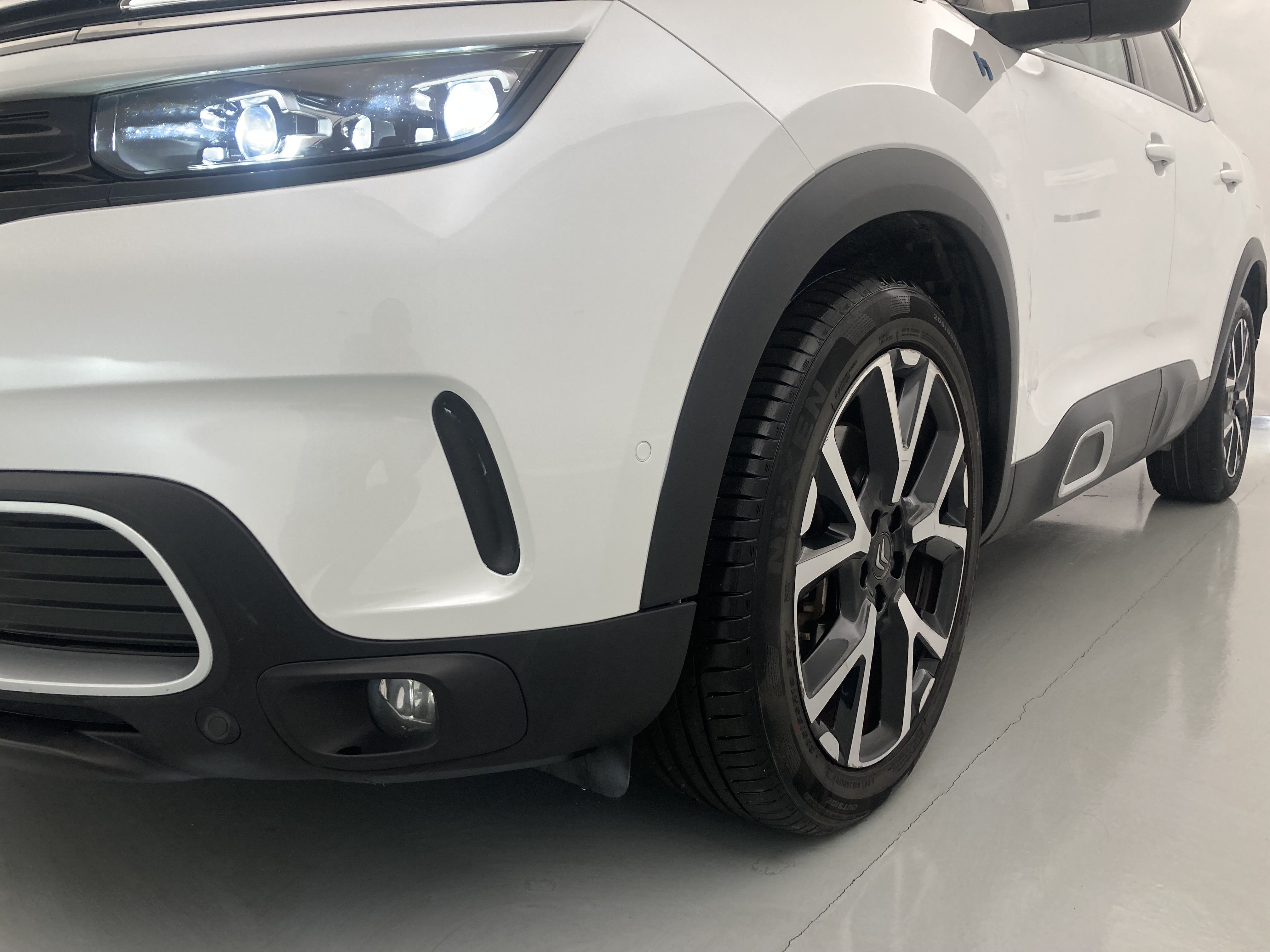 citroen c5 aircross shine 1.6 PURETECH HYBRID 225 E-EAT 2022 blanco nacarado / negro 26